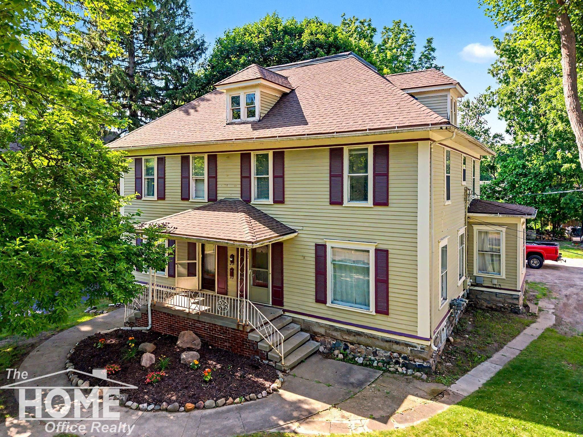 432-434 E Oliver Street, Owosso, MI 48867 — front exterior