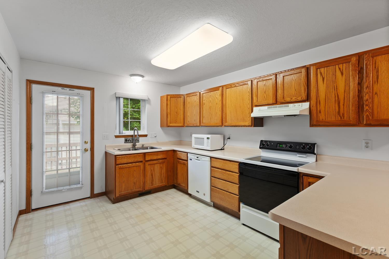 1902 STILLWATER Drive, Tecumseh, MI 49286 — Photo 12