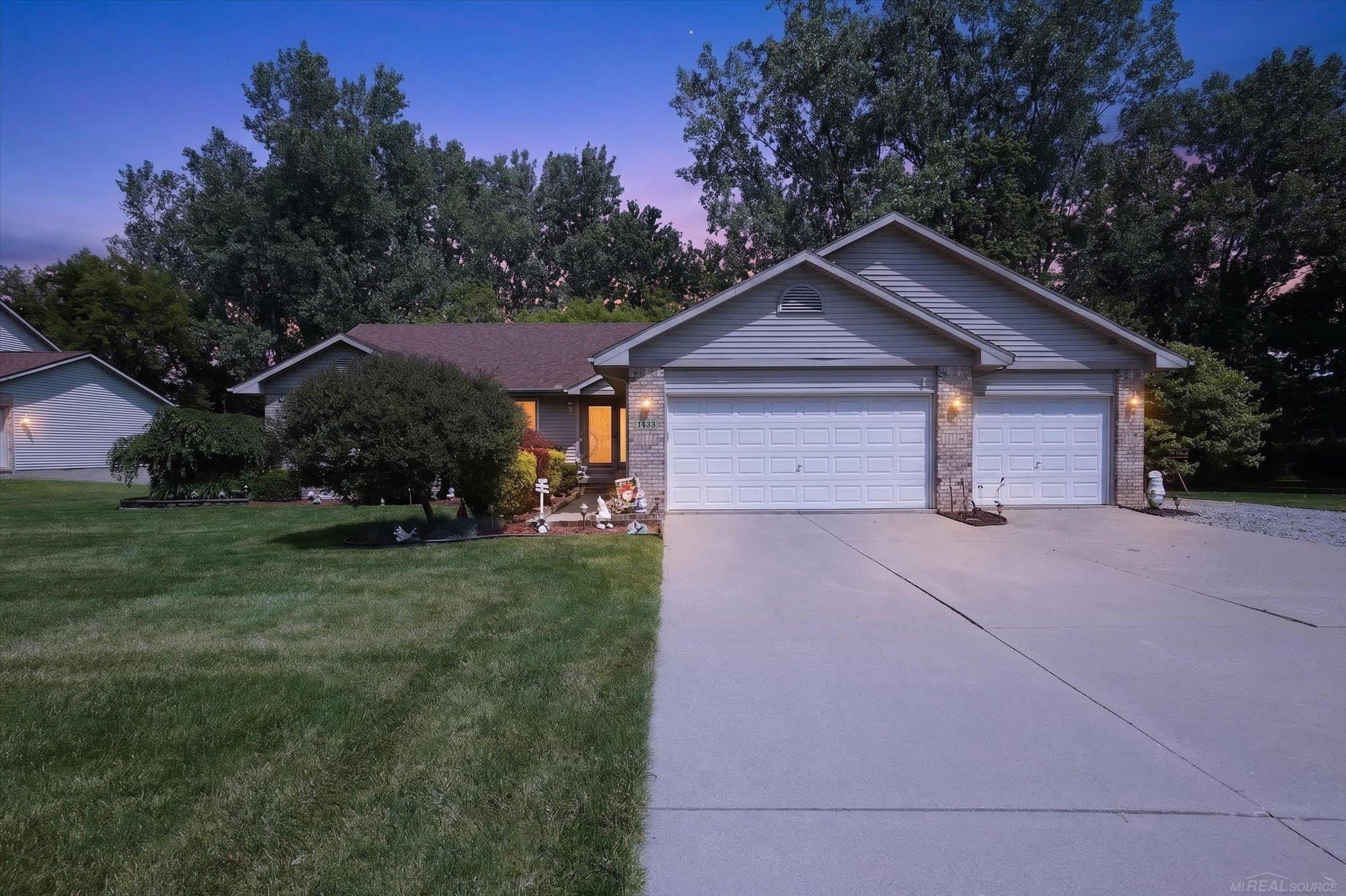 1433 NEWCASTLE Drive, Davison, MI 48423 — front exterior