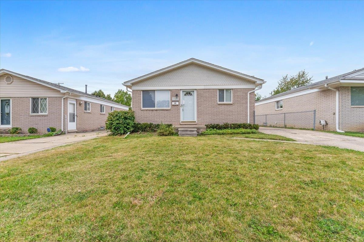 23021 Almond Avenue, Eastpointe, MI 48021