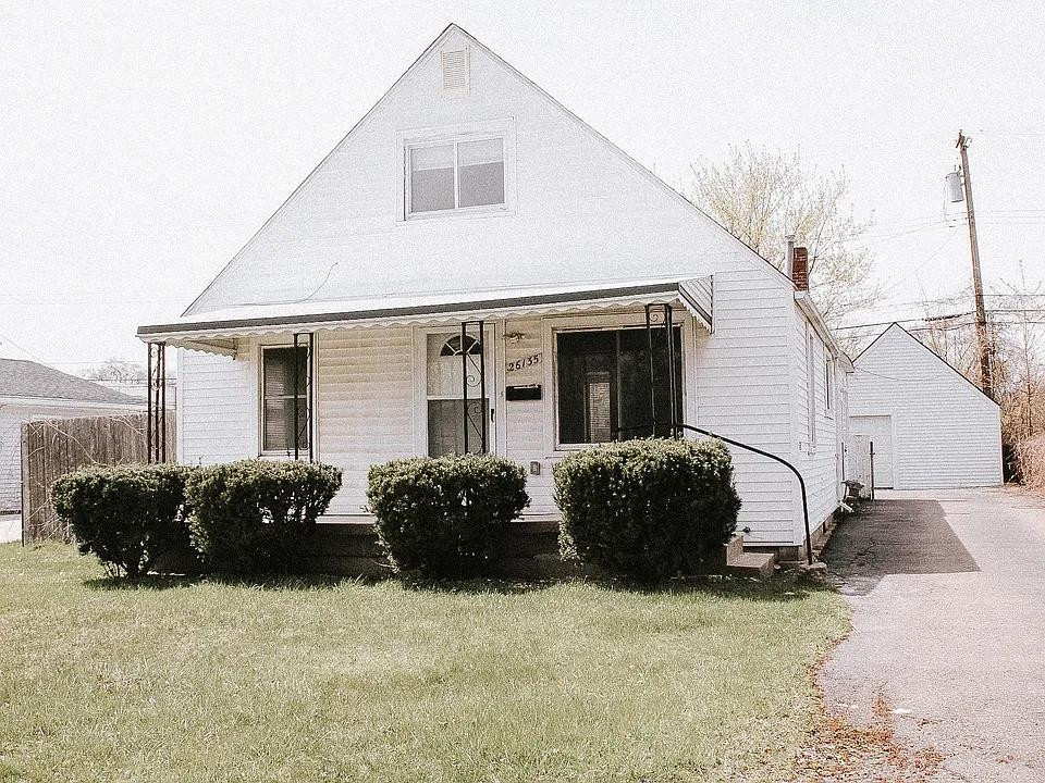 26135 Groveland Street, MI 48071