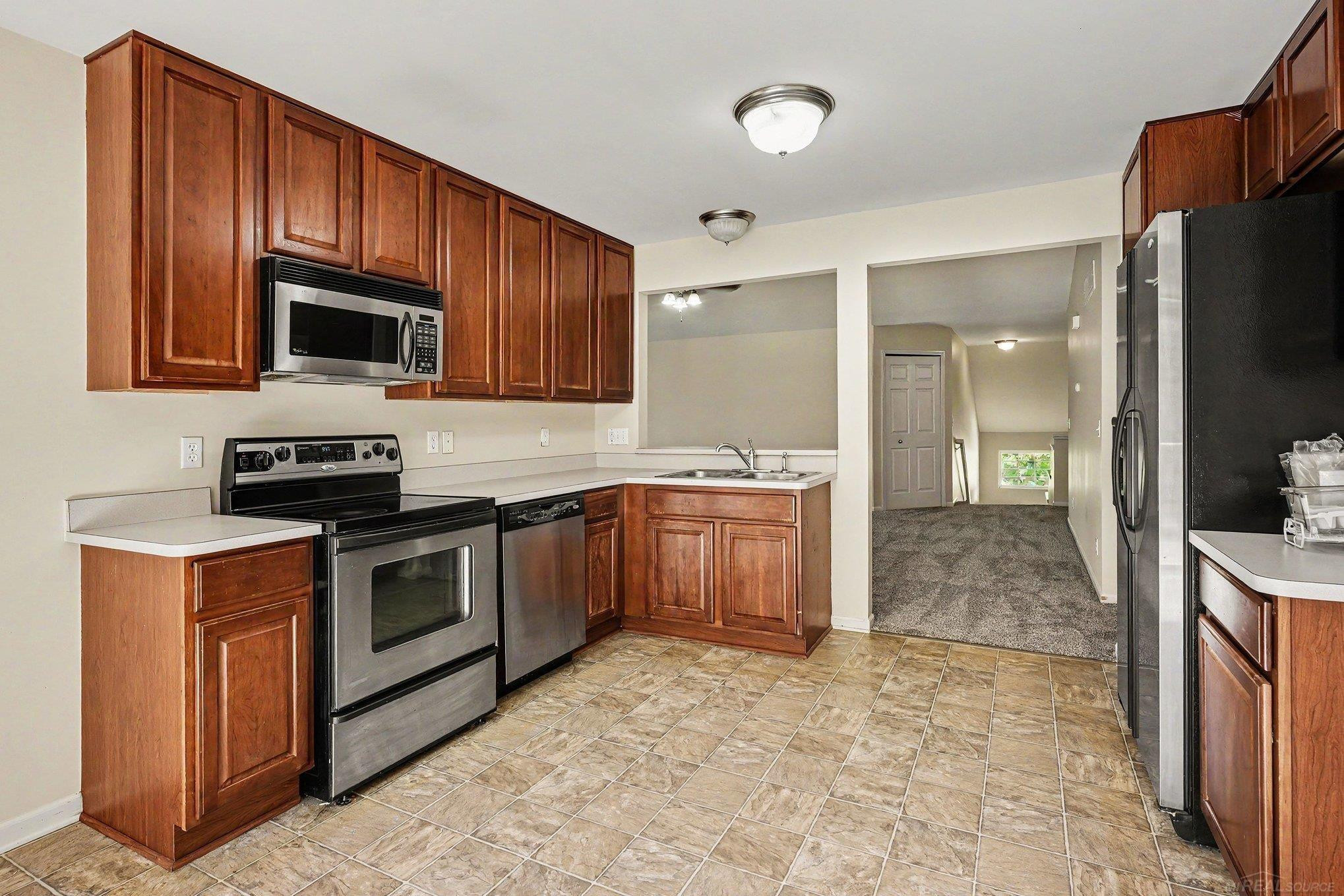 111 S Vista Drive, Auburn Hills, MI 48326 — Photo 10