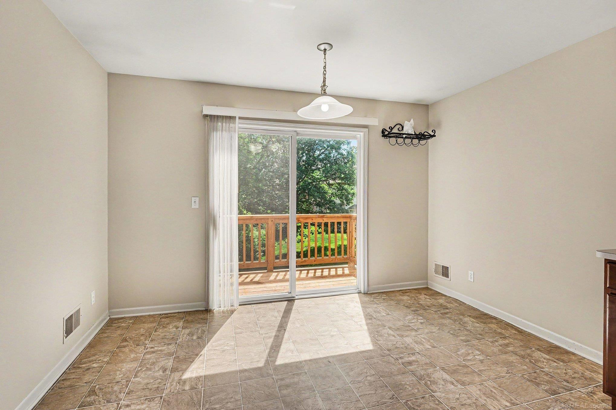 111 S Vista Drive, Auburn Hills, MI 48326 — Photo 13