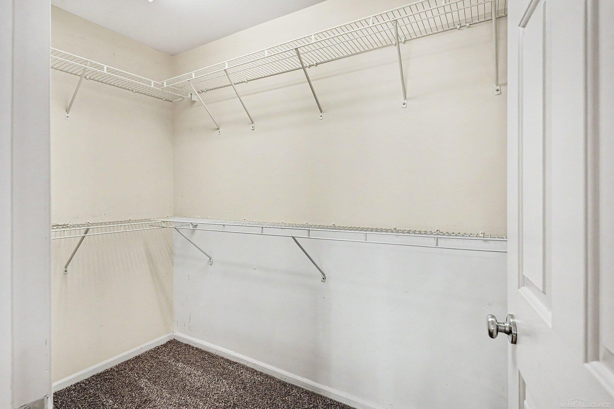 111 S Vista Drive, Auburn Hills, MI 48326 — Photo 18