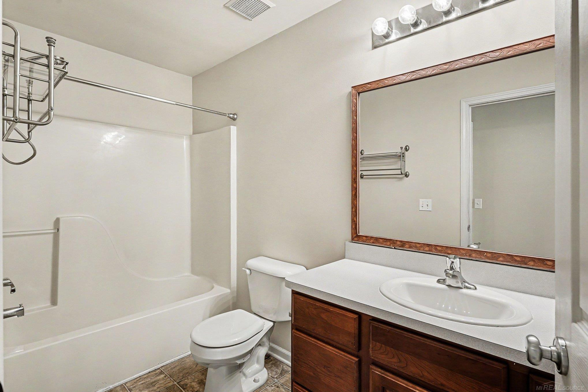 111 S Vista Drive, Auburn Hills, MI 48326 — Photo 20