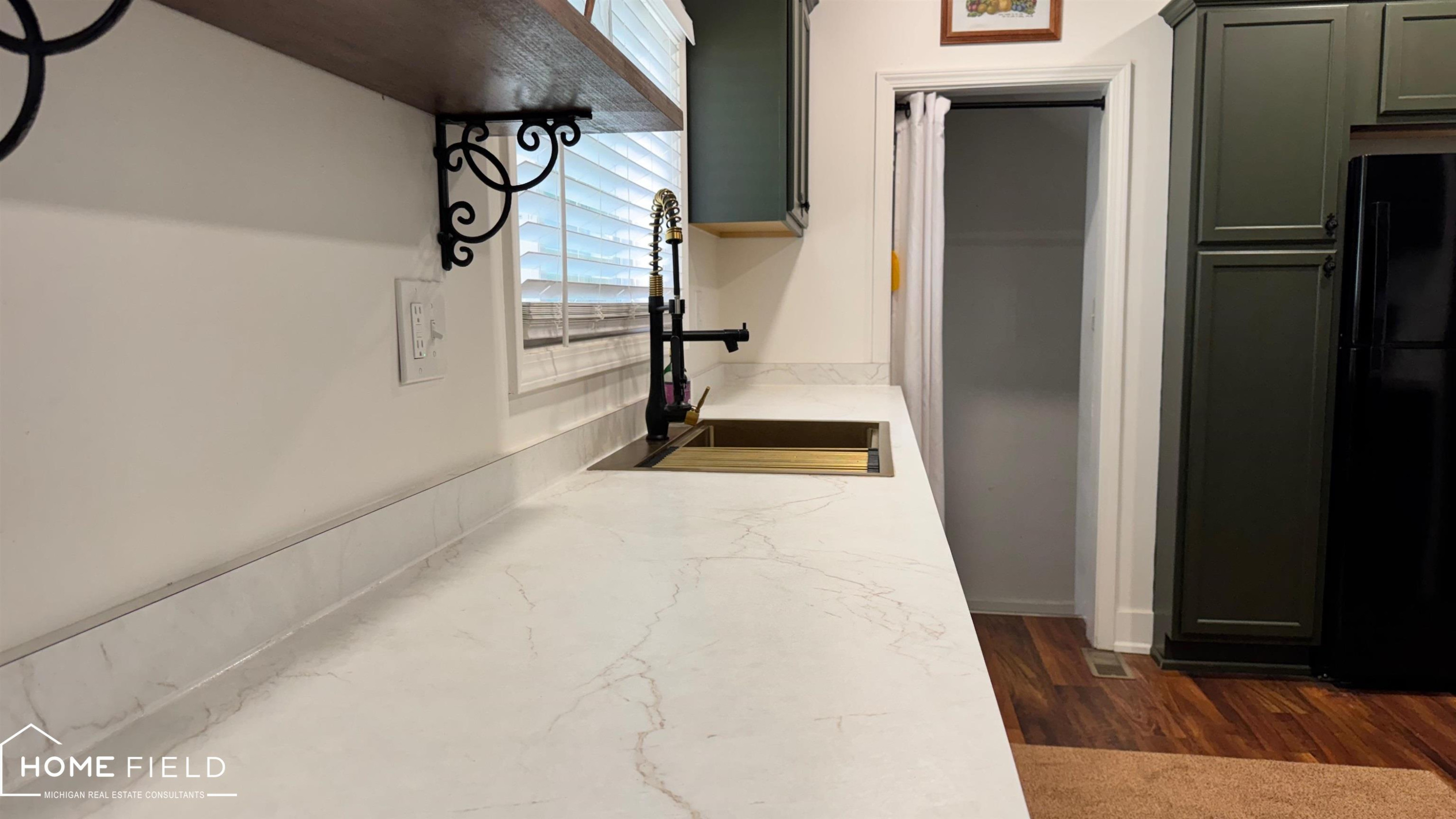 801 N Ball Street, Owosso, MI 48867 — Photo 5