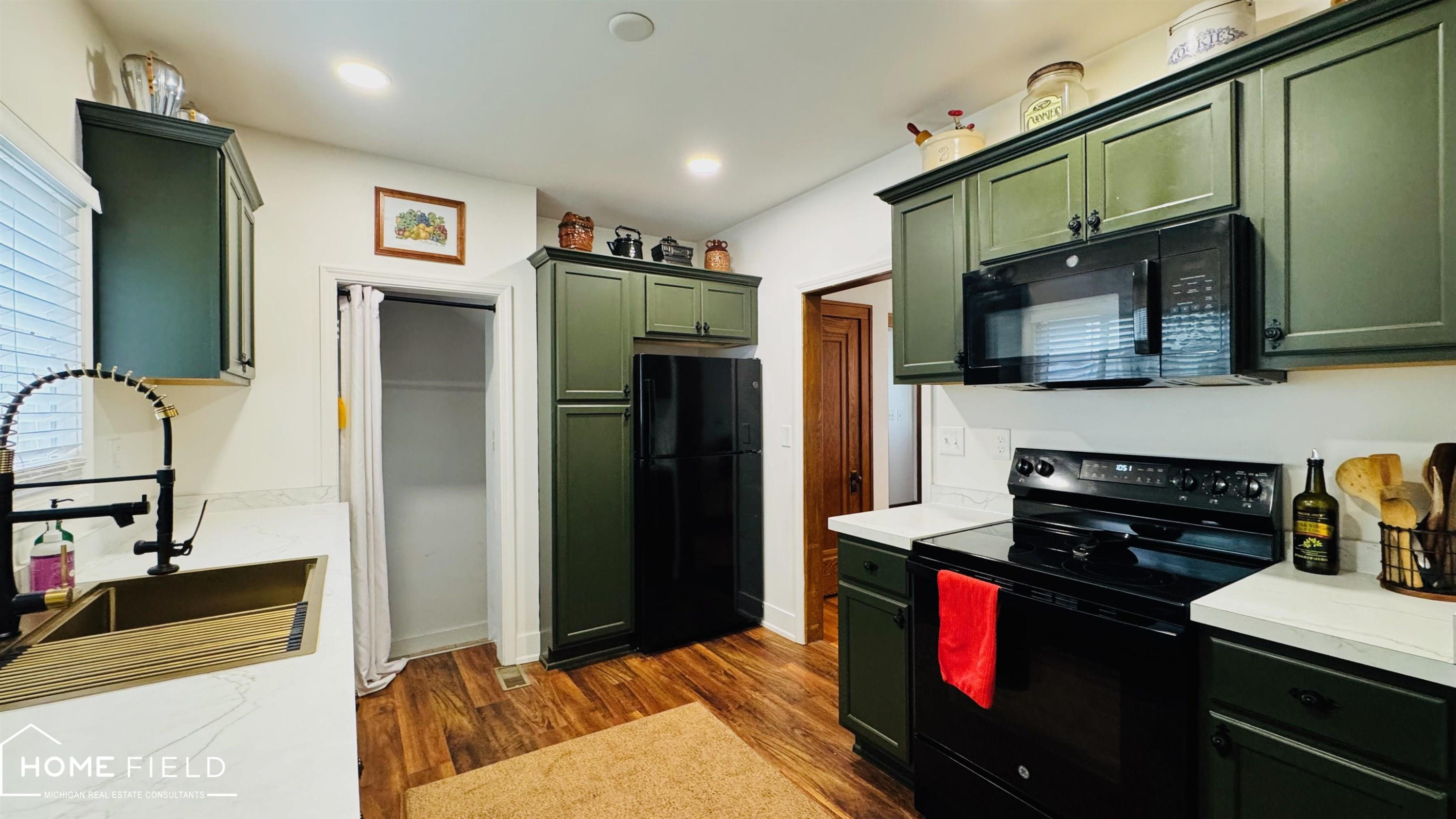 801 N Ball Street, Owosso, MI 48867 — Photo 10
