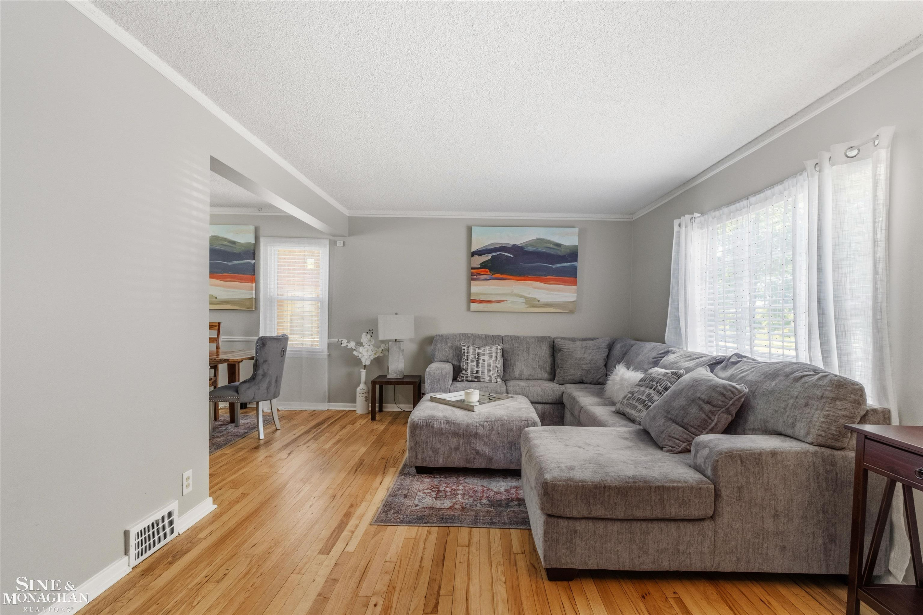 19282 Raymond Street, Grosse Pointe Woods, MI 48236 — Photo 5