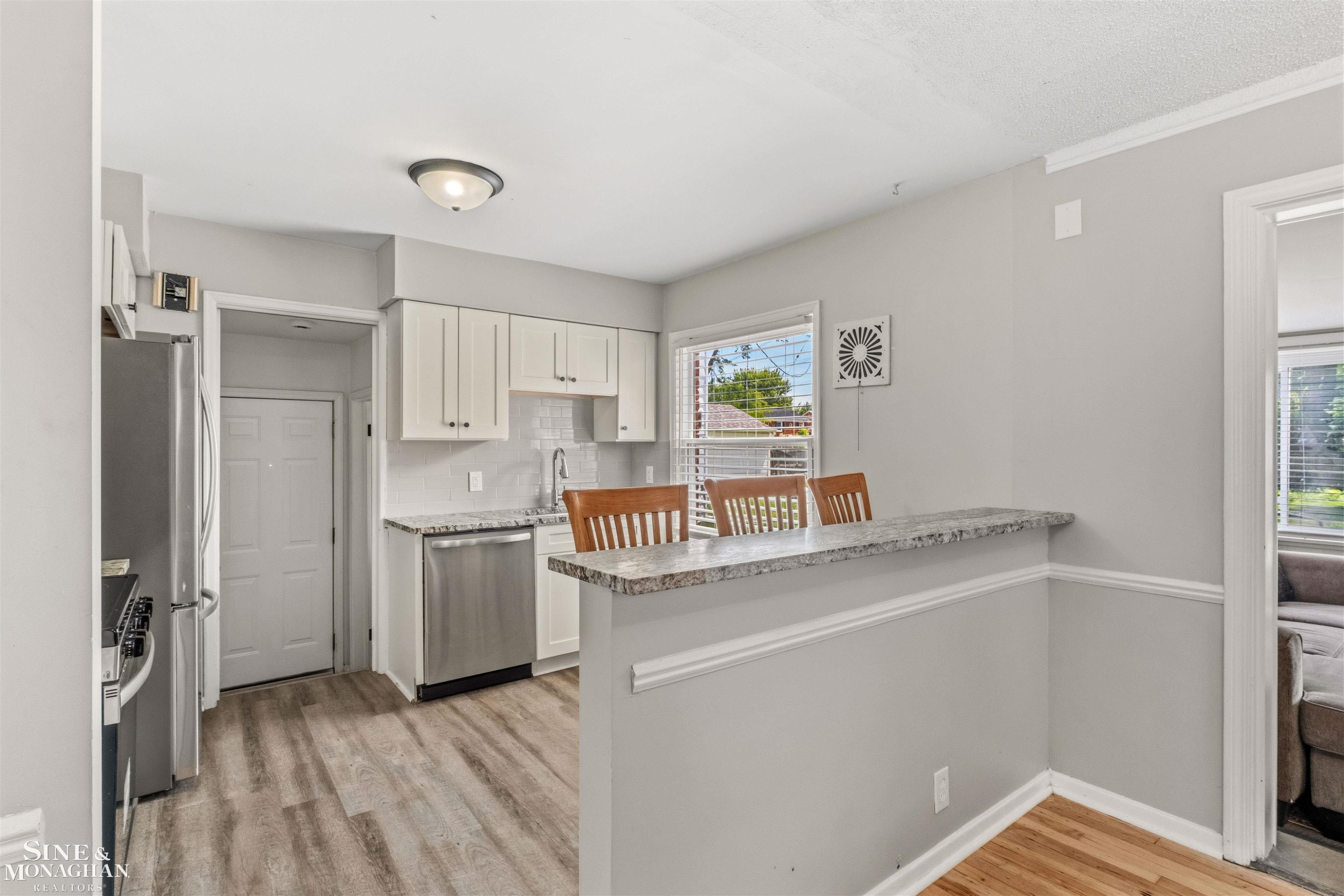 19282 Raymond Street, Grosse Pointe Woods, MI 48236 — Photo 10
