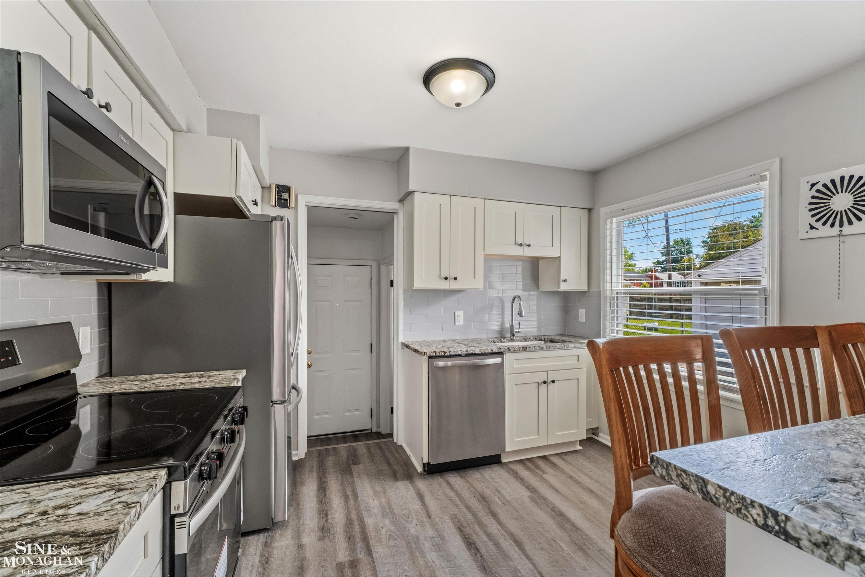 19282 Raymond Street, Grosse Pointe Woods, MI 48236 — Photo 12