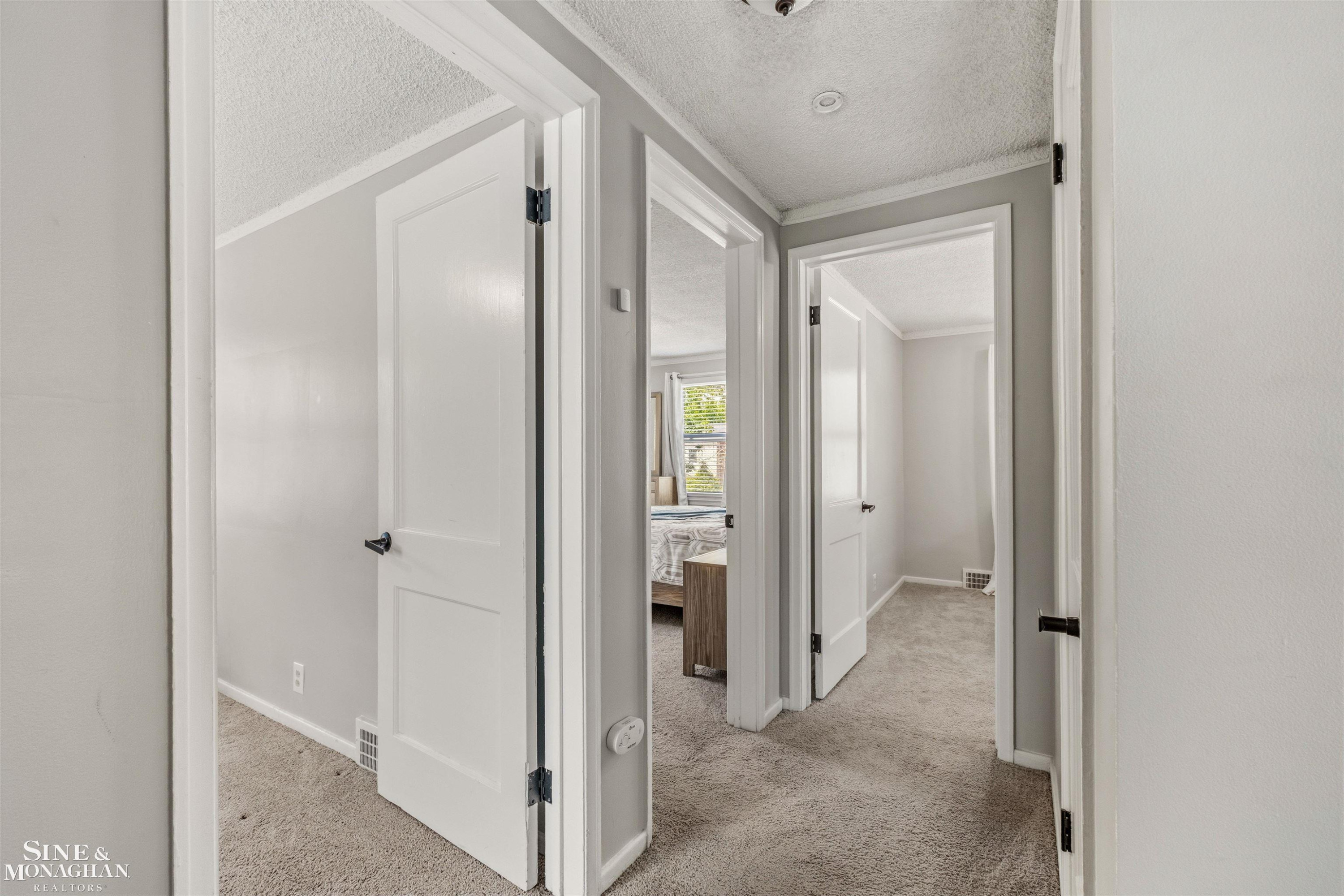 19282 Raymond Street, Grosse Pointe Woods, MI 48236 — Photo 18