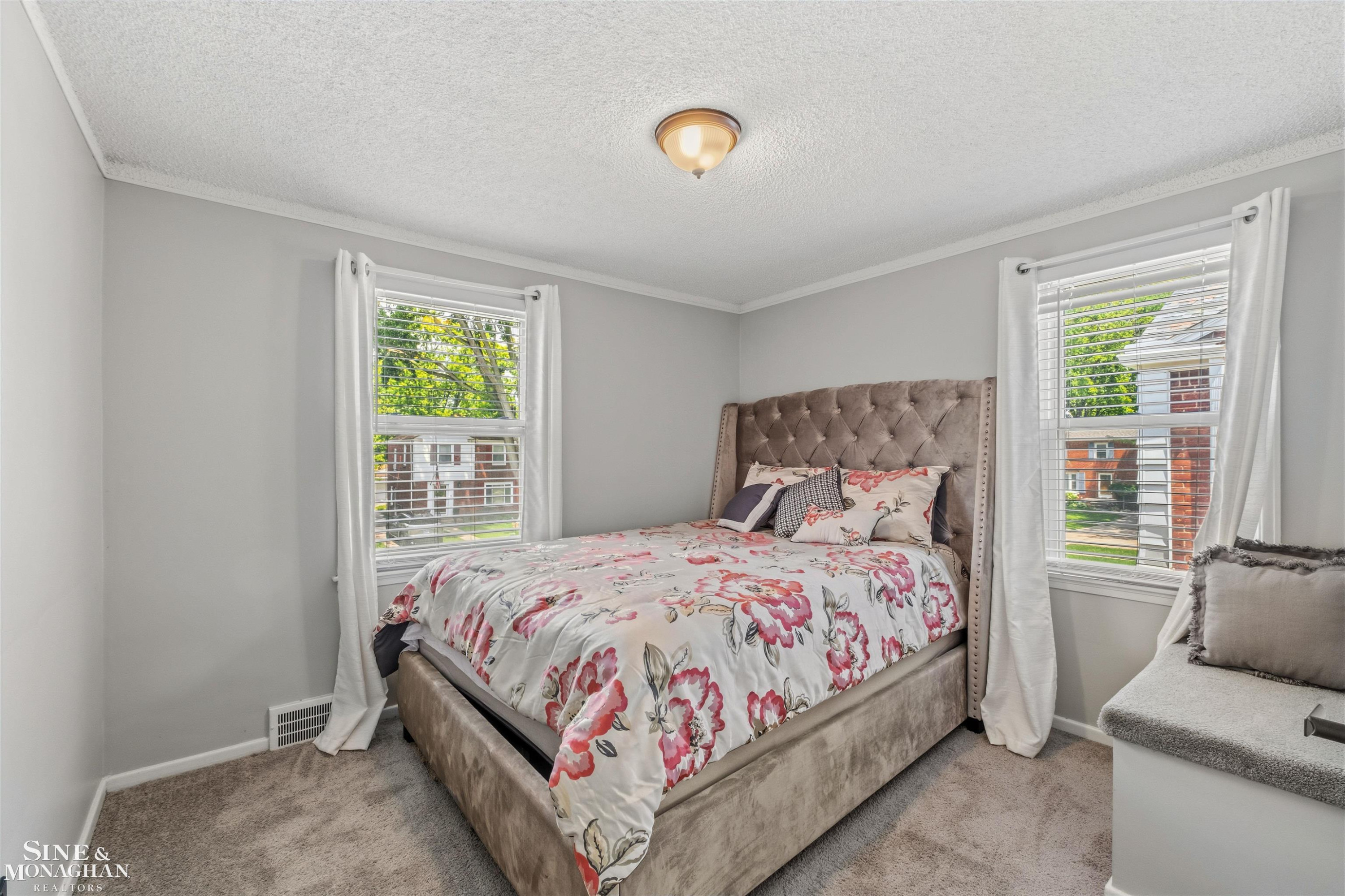 19282 Raymond Street, Grosse Pointe Woods, MI 48236 — Photo 19