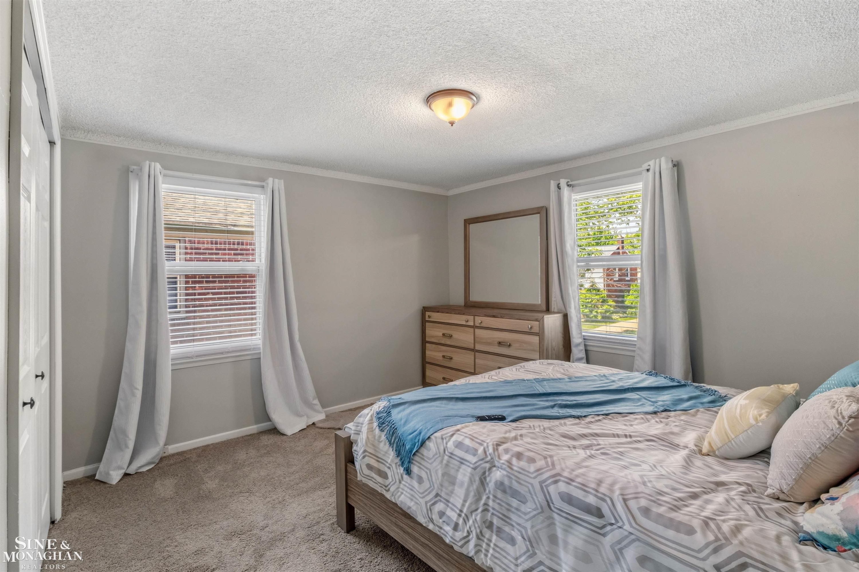 19282 Raymond Street, Grosse Pointe Woods, MI 48236 — Photo 21