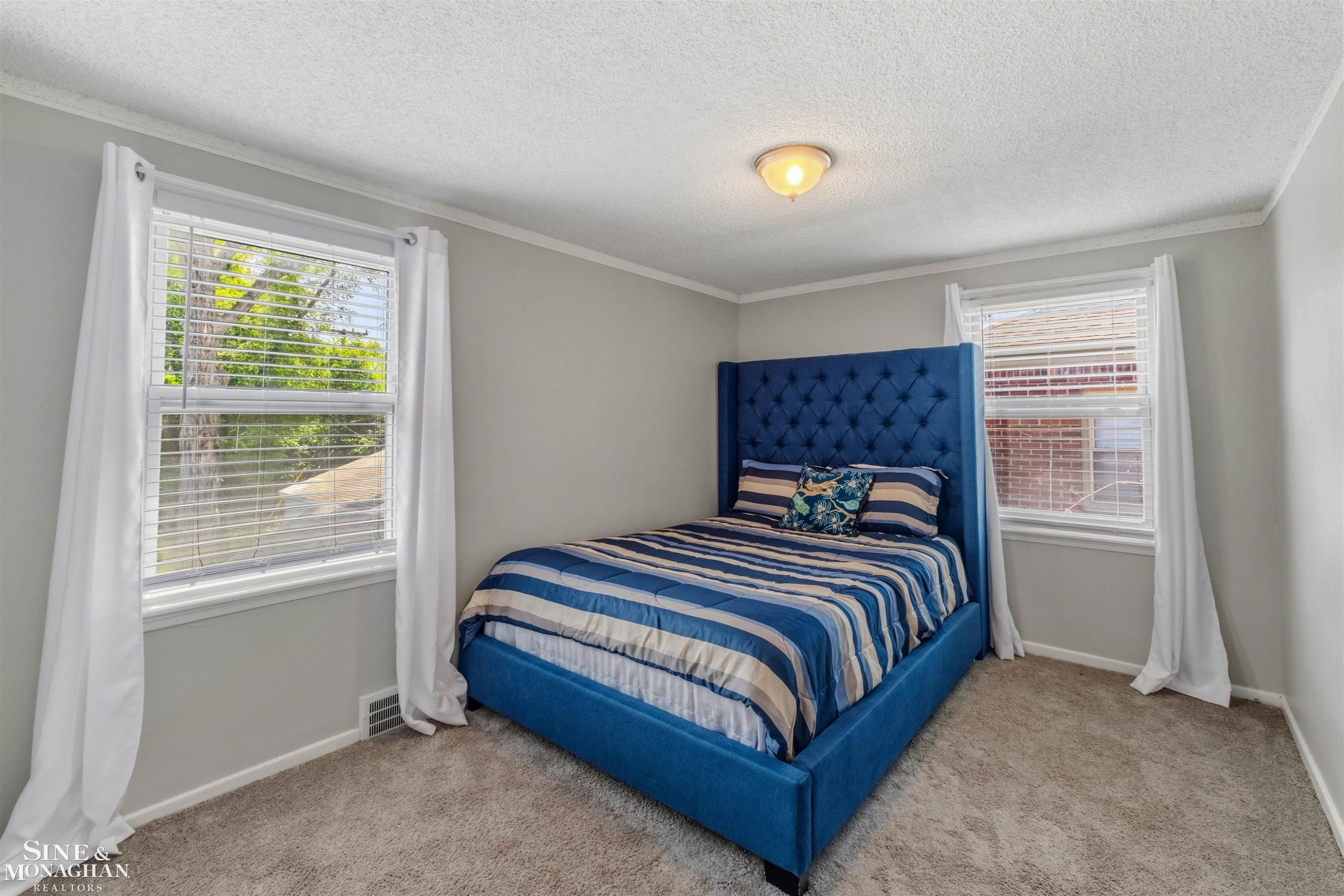 19282 Raymond Street, Grosse Pointe Woods, MI 48236 — Photo 23