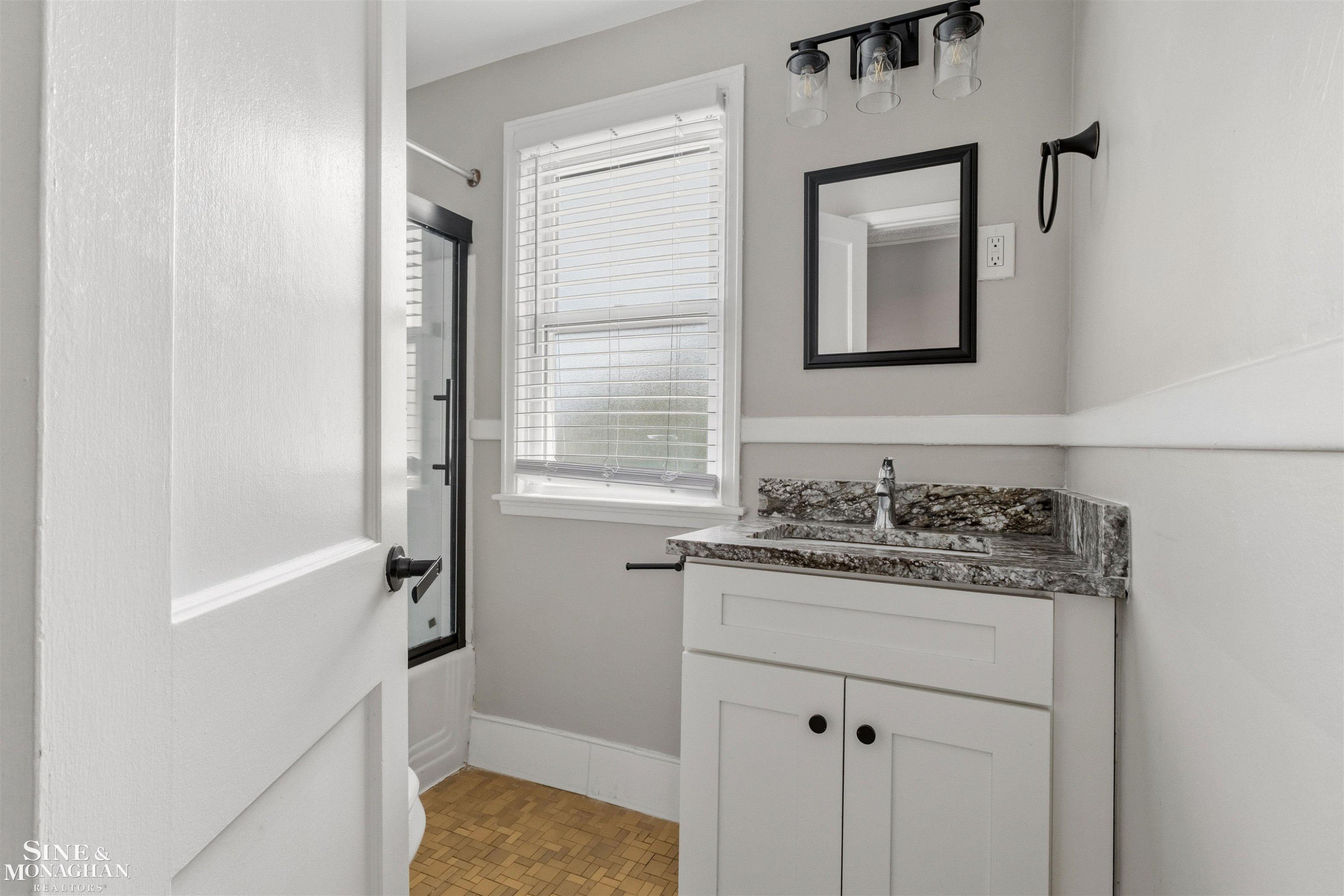 19282 Raymond Street, Grosse Pointe Woods, MI 48236 — Photo 25