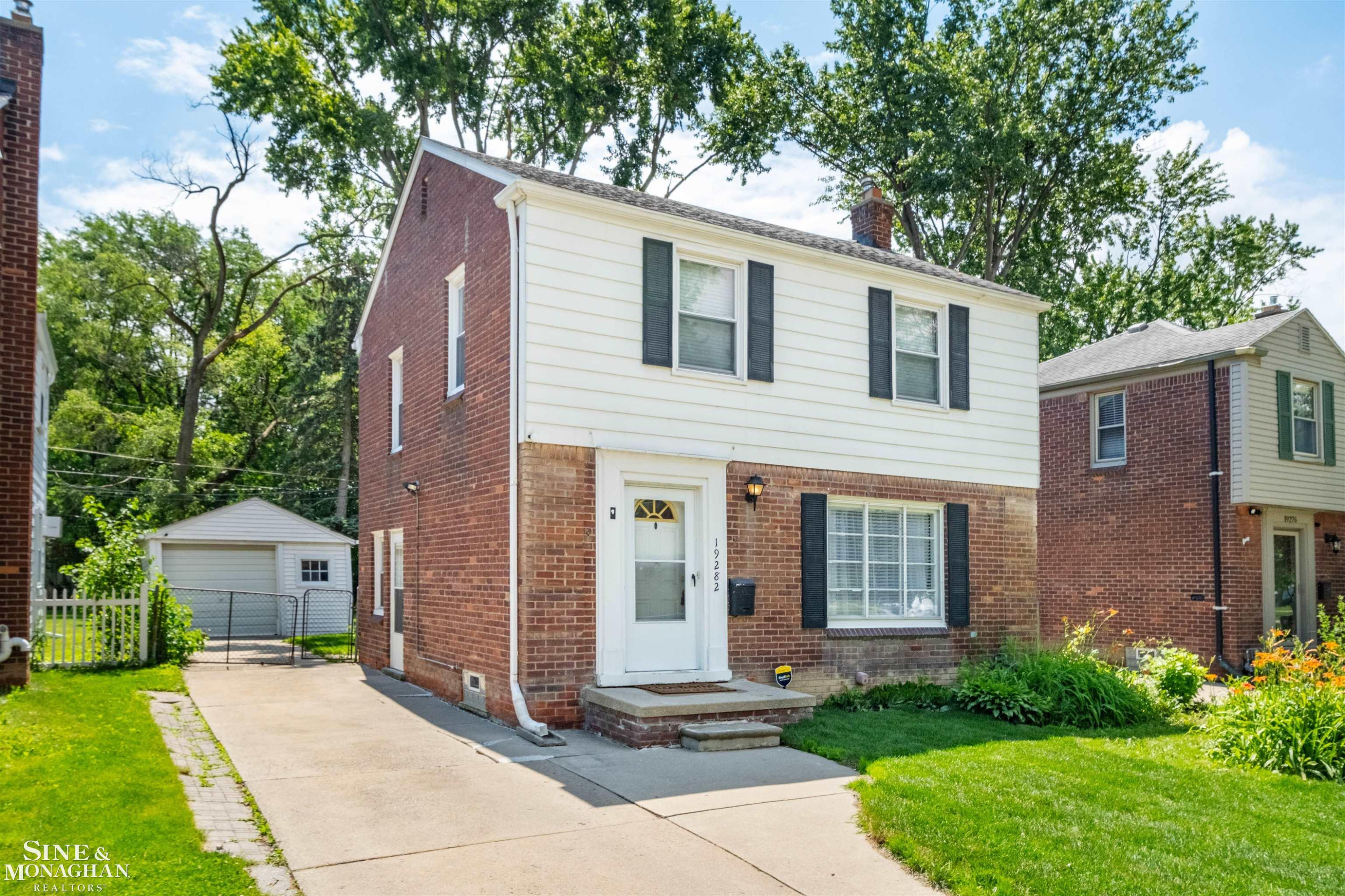 19282 Raymond Street, Grosse Pointe Woods, MI 48236 — Photo 29