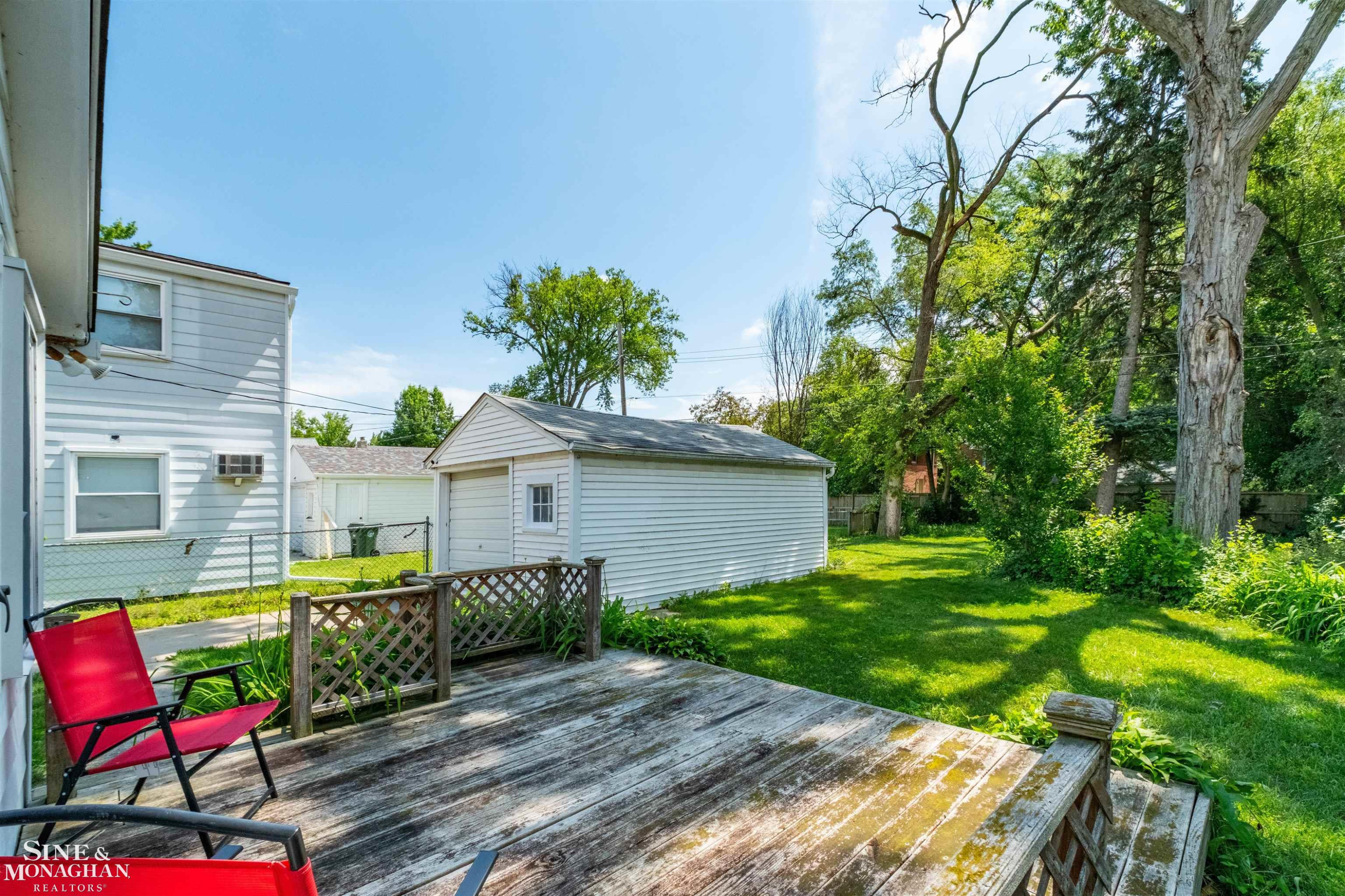 19282 Raymond Street, Grosse Pointe Woods, MI 48236 — Photo 32