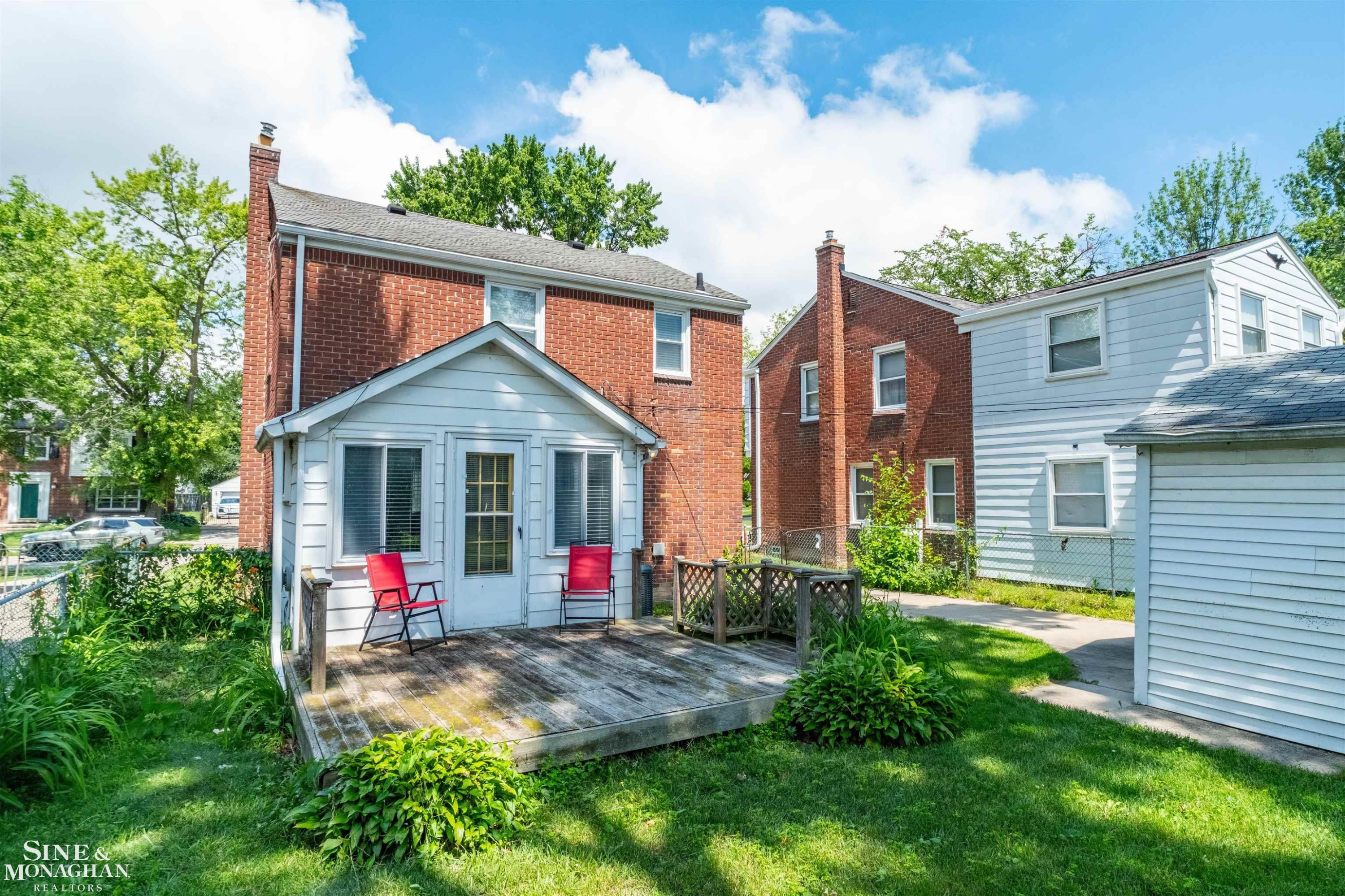 19282 Raymond Street, Grosse Pointe Woods, MI 48236 — Photo 33