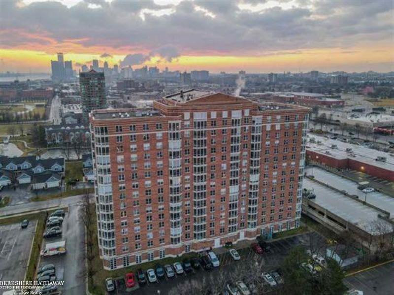 250 E Harbortown #1110 Drive, 1110, Detroit, MI 48207 — Photo 2