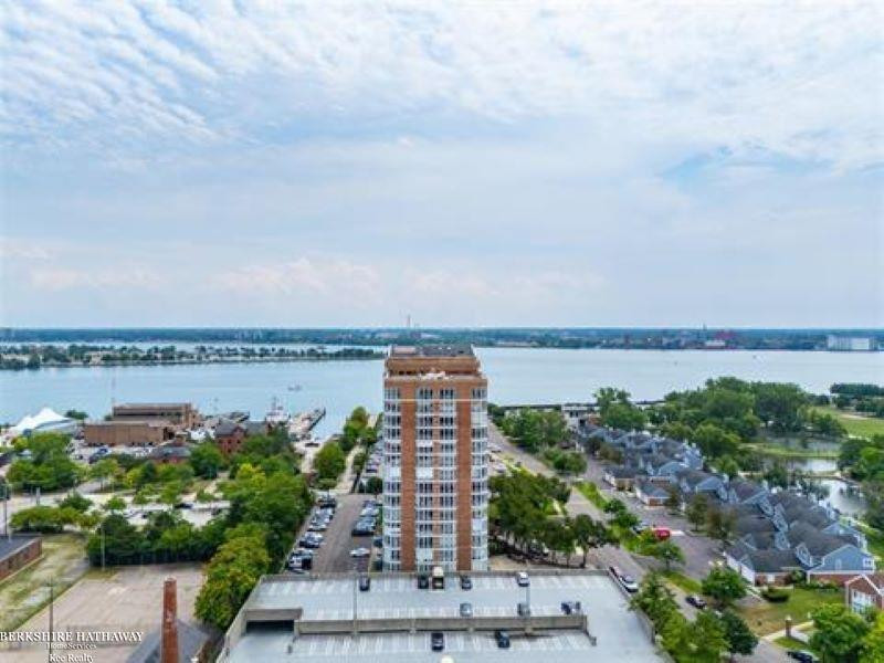 250 E Harbortown #1110 Drive, 1110, Detroit, MI 48207 — Photo 5