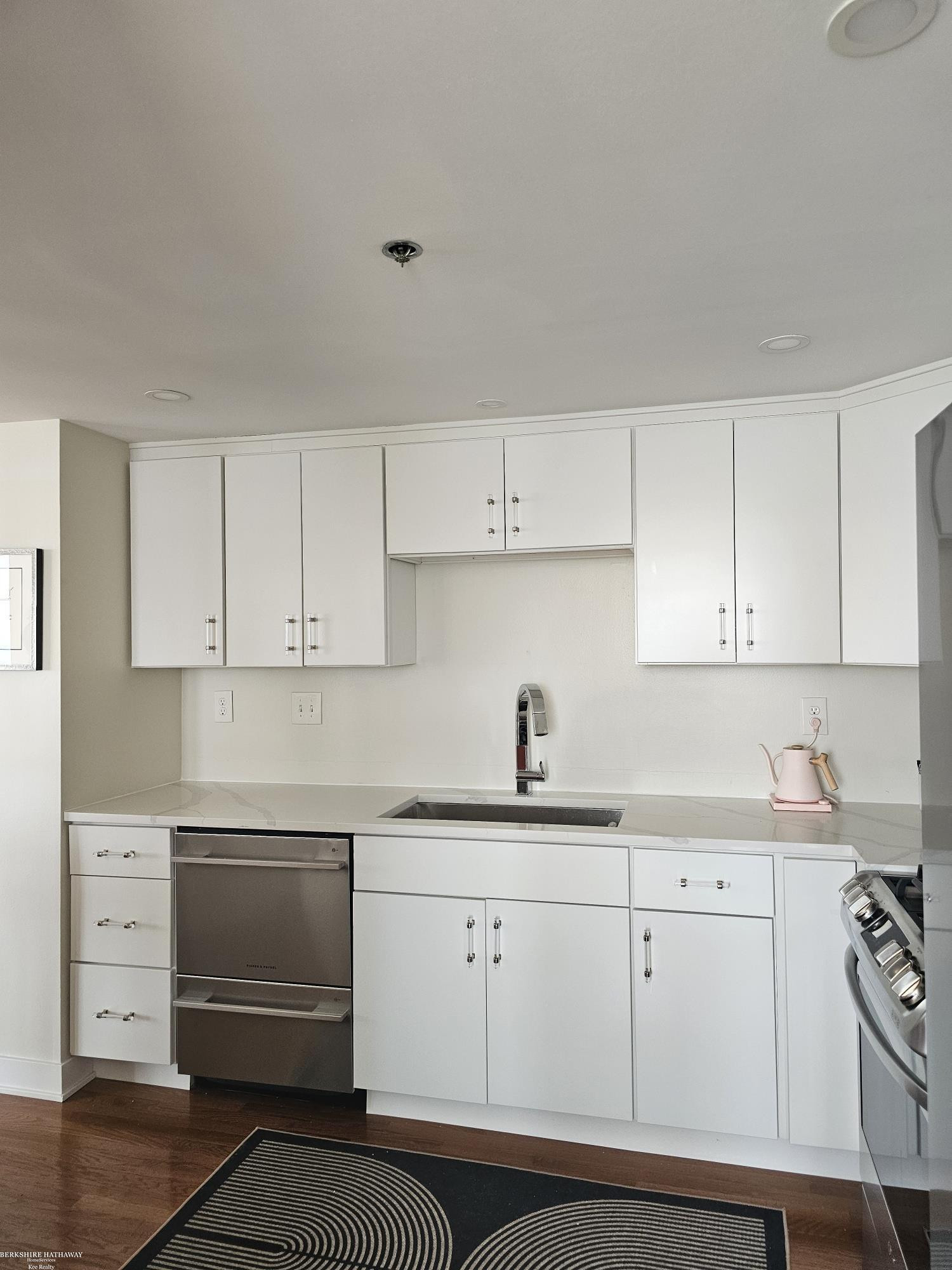 250 E Harbortown #1110 Drive, 1110, Detroit, MI 48207 — Photo 15
