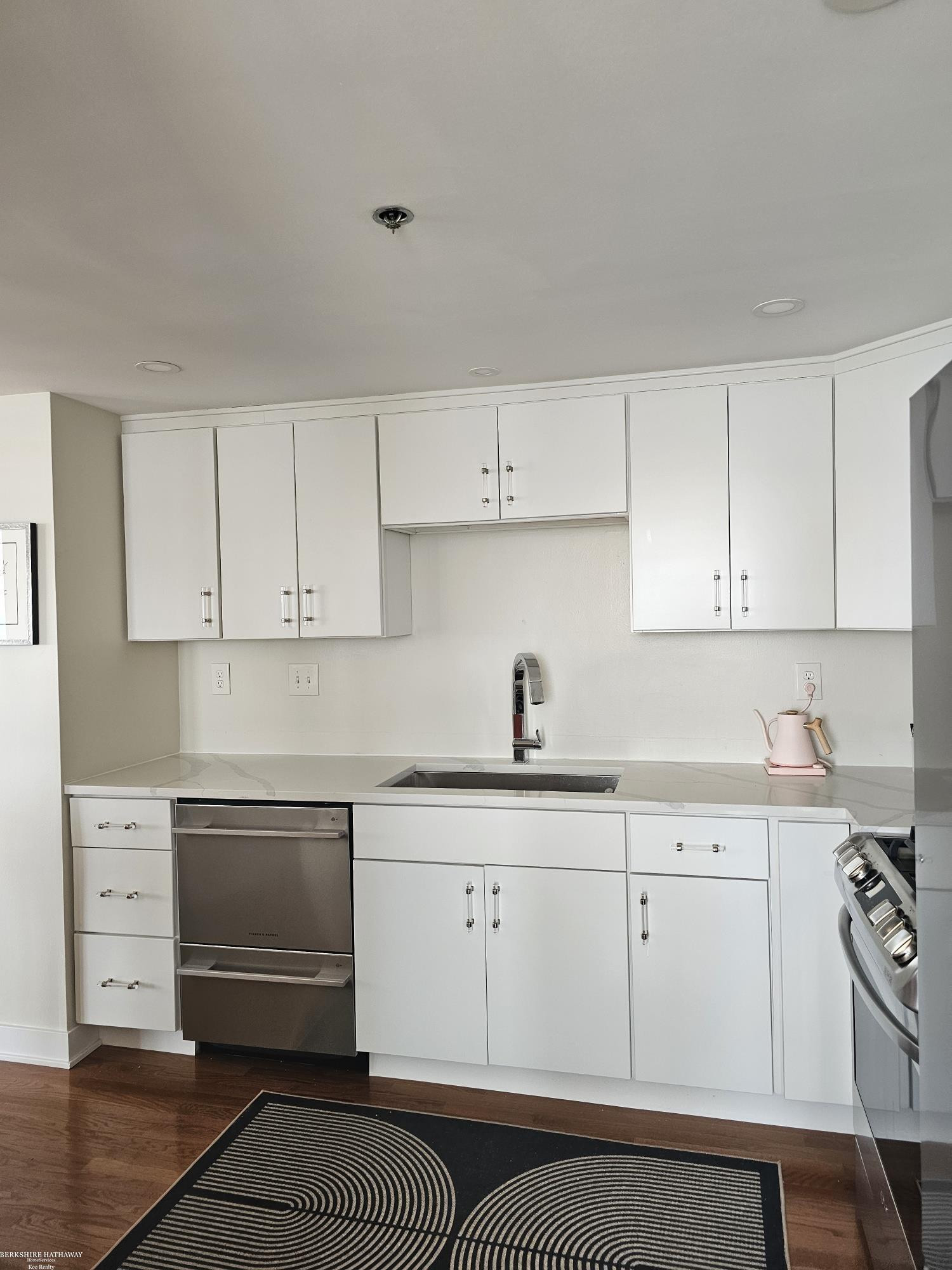 250 E Harbortown #1110 Drive, 1110, Detroit, MI 48207 — Photo 17