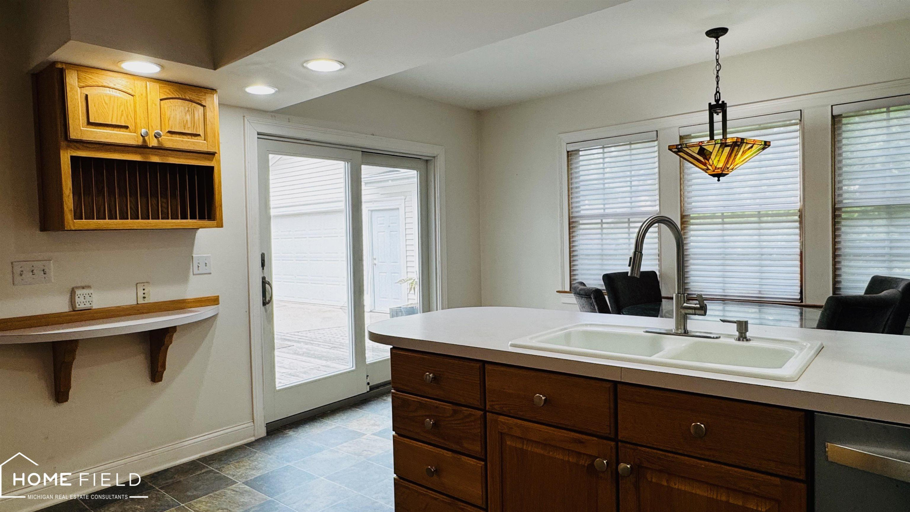 531 Randolph Street, Owosso, MI 48867 — Photo 2