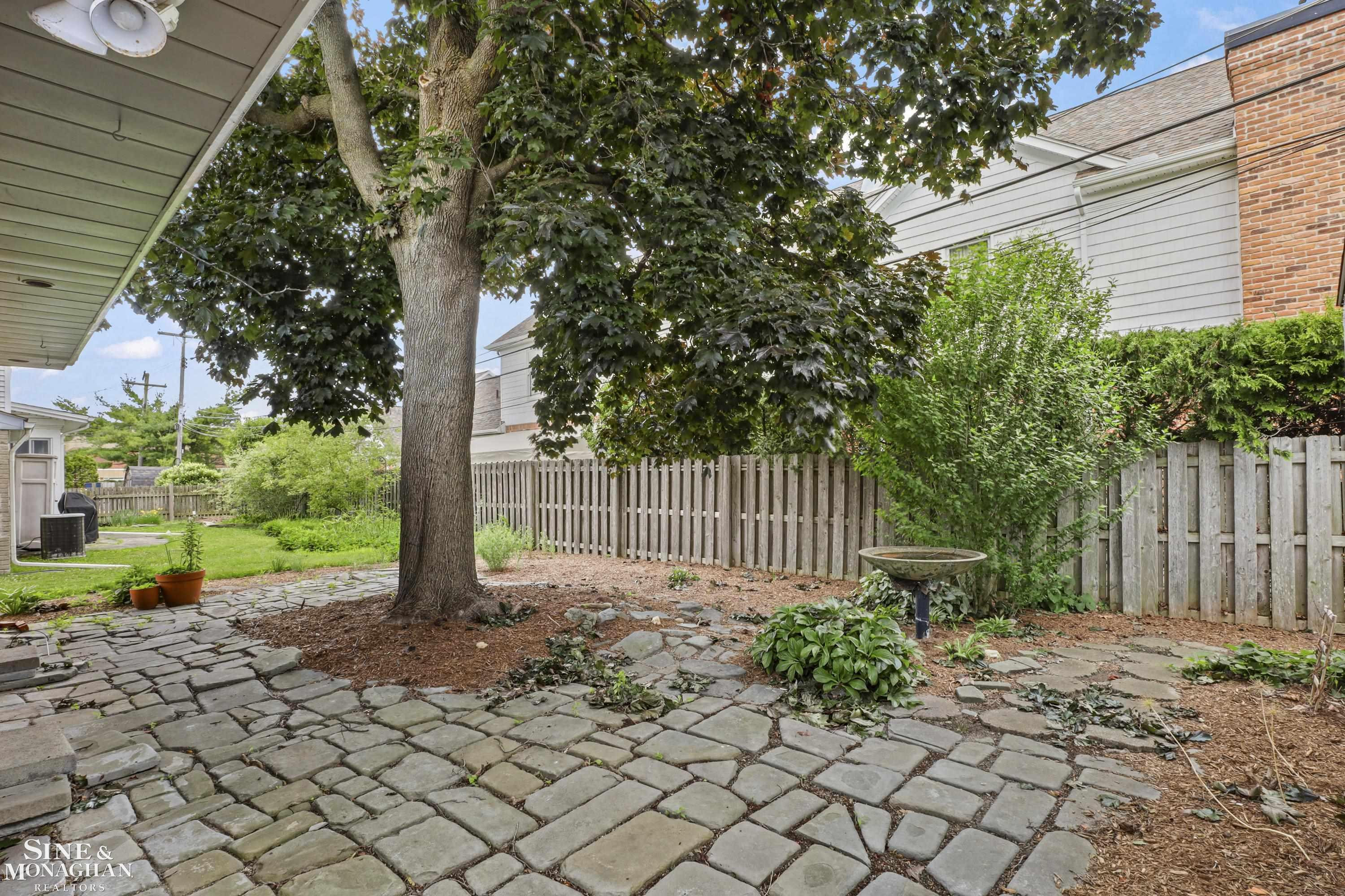20631 Wedgewood Drive, Grosse Pointe Woods, MI 48236 — Photo 33