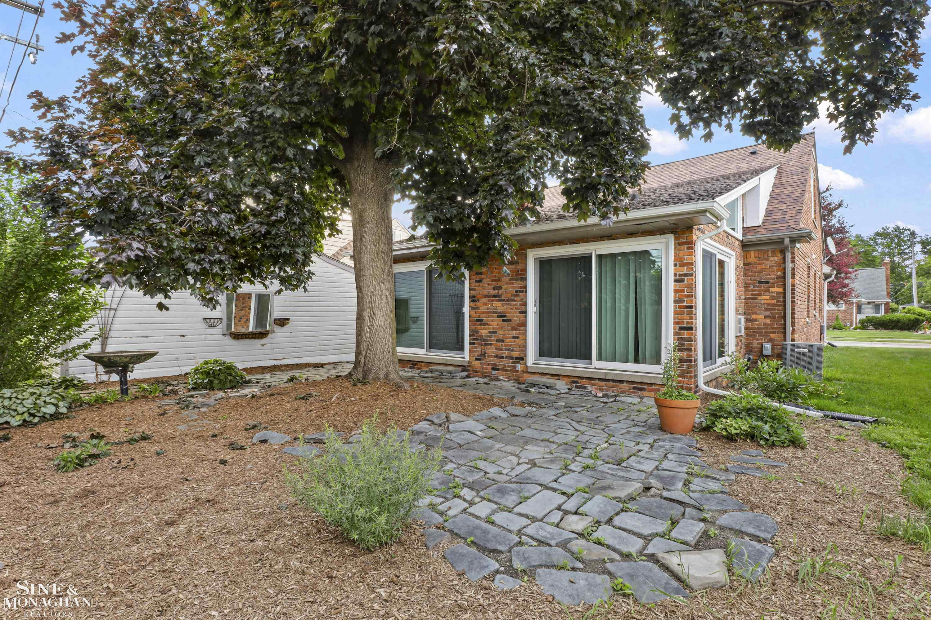20631 Wedgewood Drive, Grosse Pointe Woods, MI 48236 — Photo 35