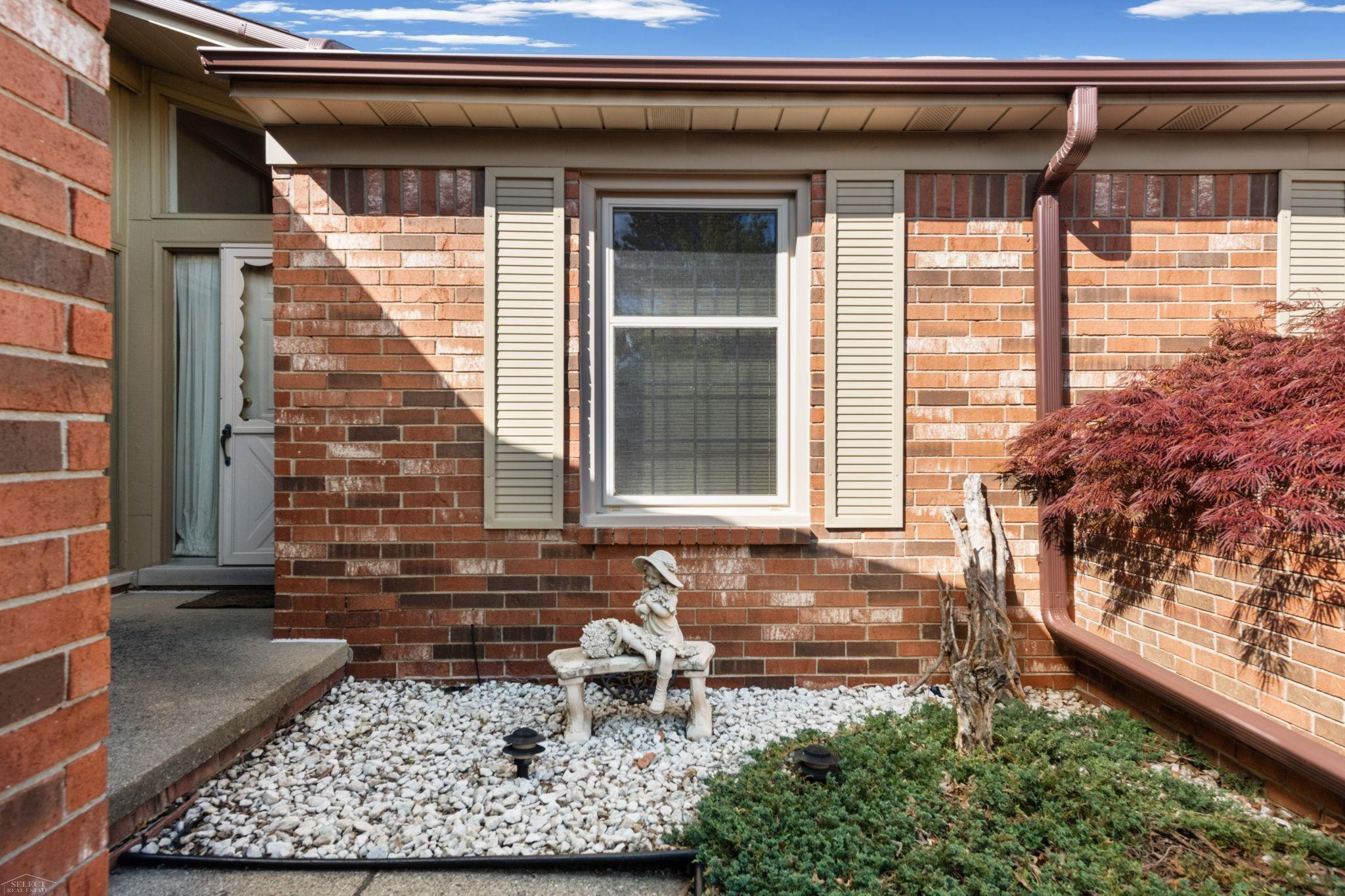 49431 Ferrisburg Court, Shelby Twp, MI 48315 — Photo 2