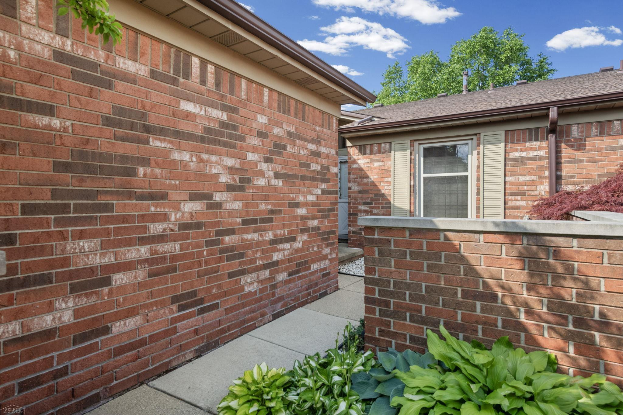49431 Ferrisburg Court, Shelby Twp, MI 48315 — Photo 3