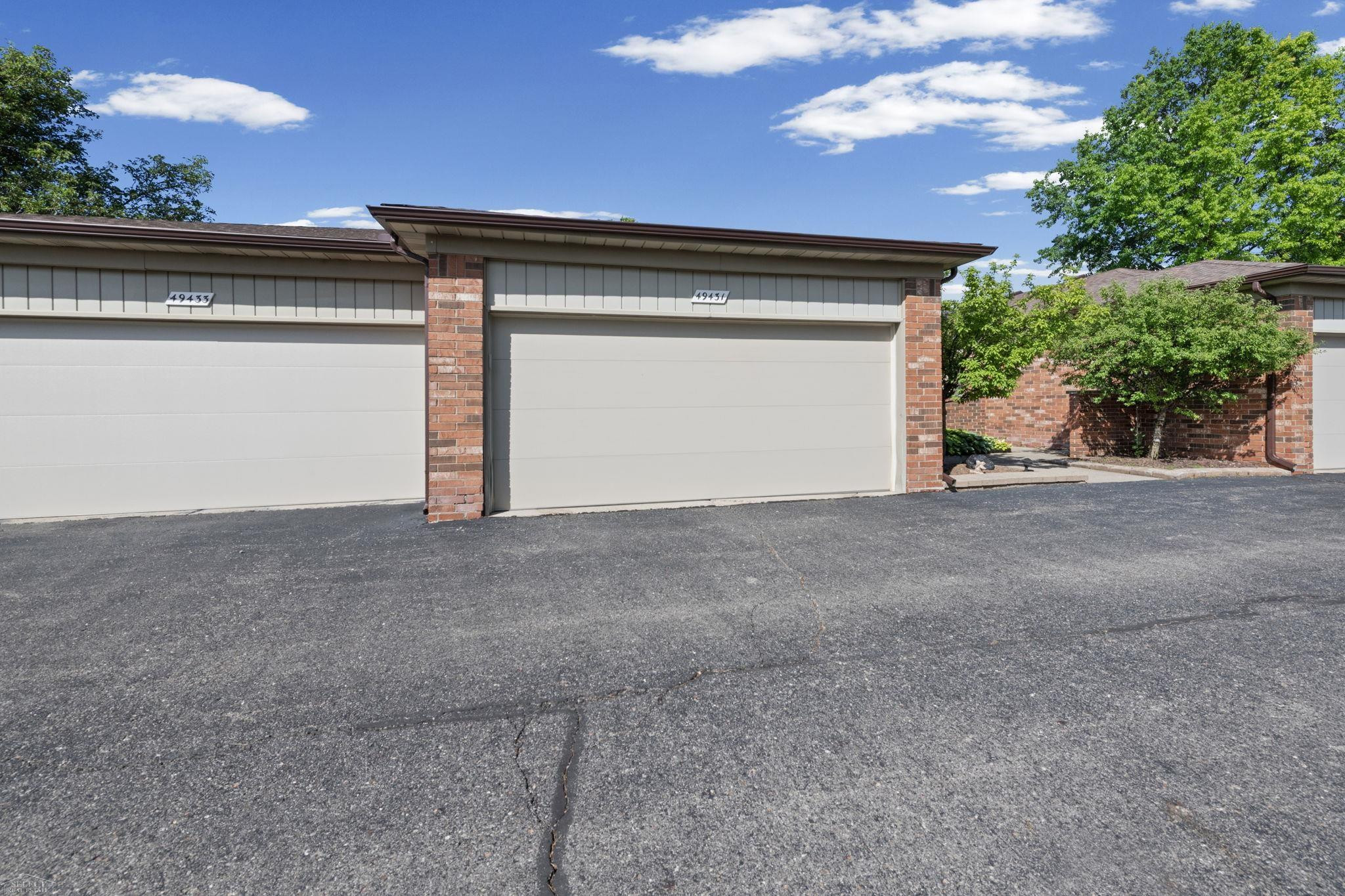 49431 Ferrisburg Court, Shelby Twp, MI 48315 — Photo 6