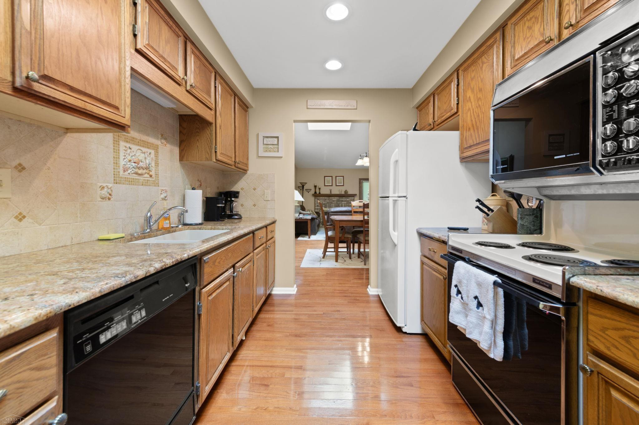 49431 Ferrisburg Court, Shelby Twp, MI 48315 — Photo 13