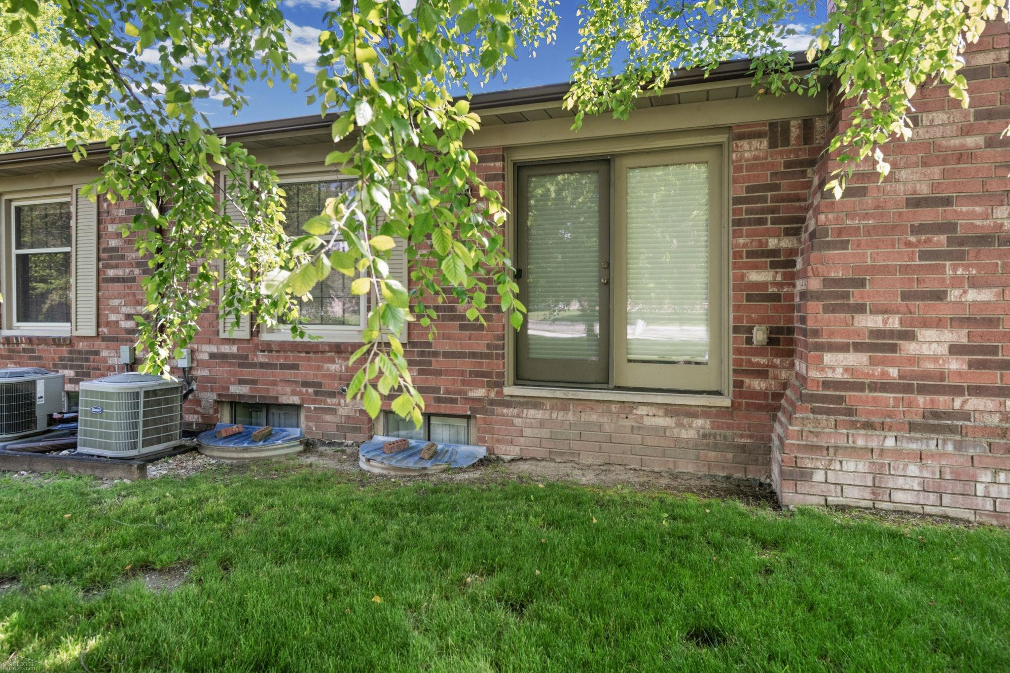 49431 Ferrisburg Court, Shelby Twp, MI 48315 — Photo 32
