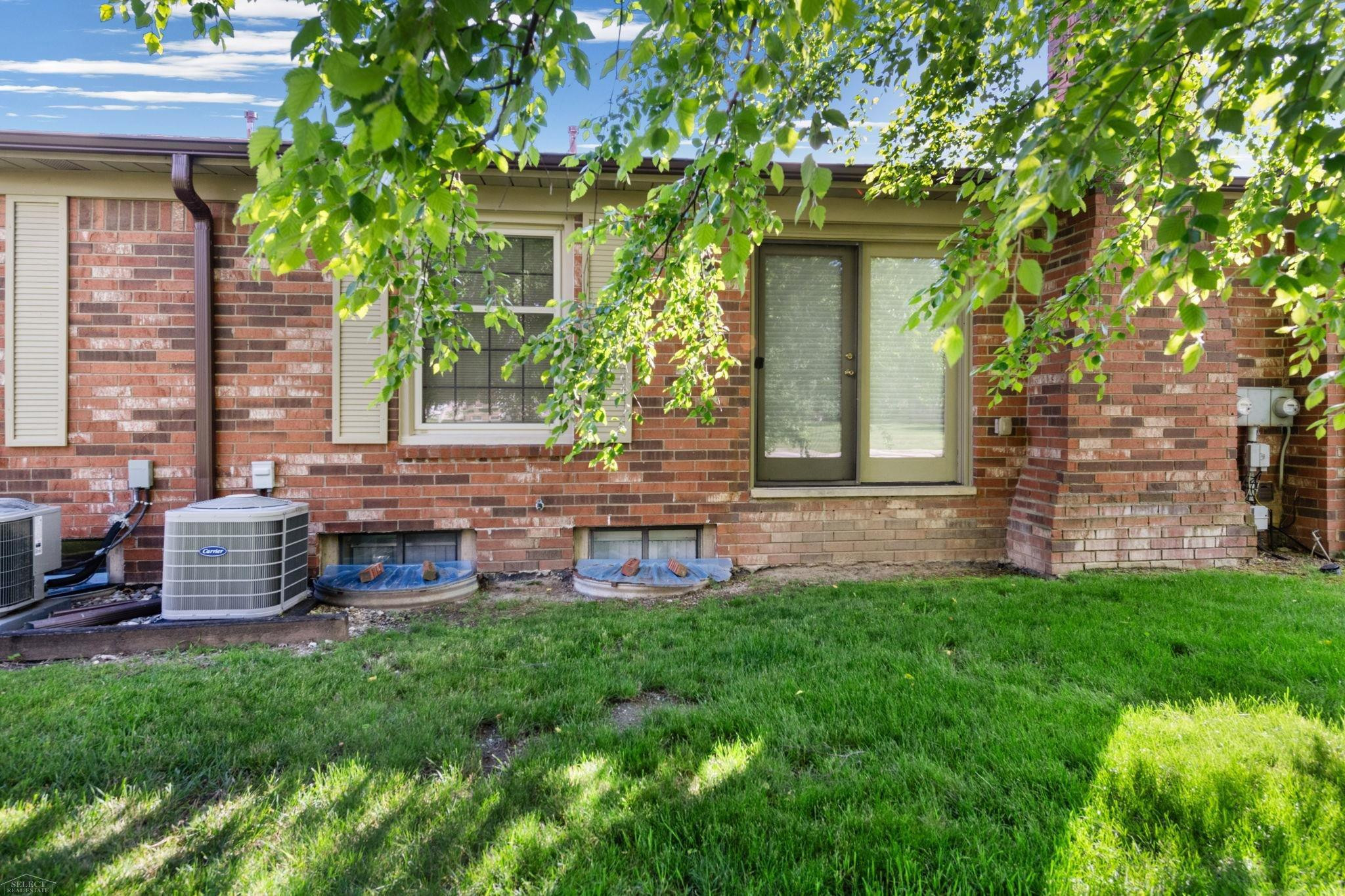 49431 Ferrisburg Court, Shelby Twp, MI 48315 — Photo 33