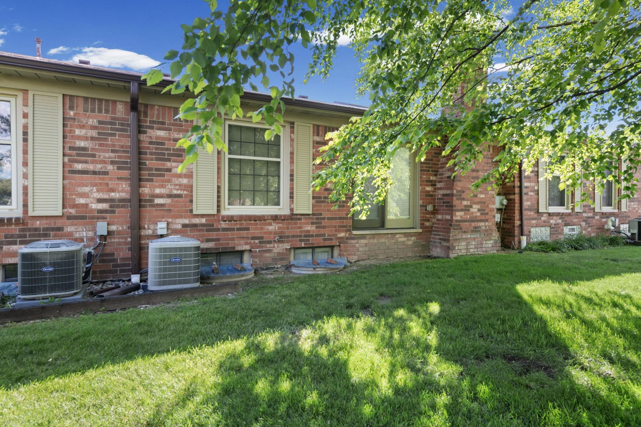 49431 Ferrisburg Court, Shelby Twp, MI 48315 — Photo 34
