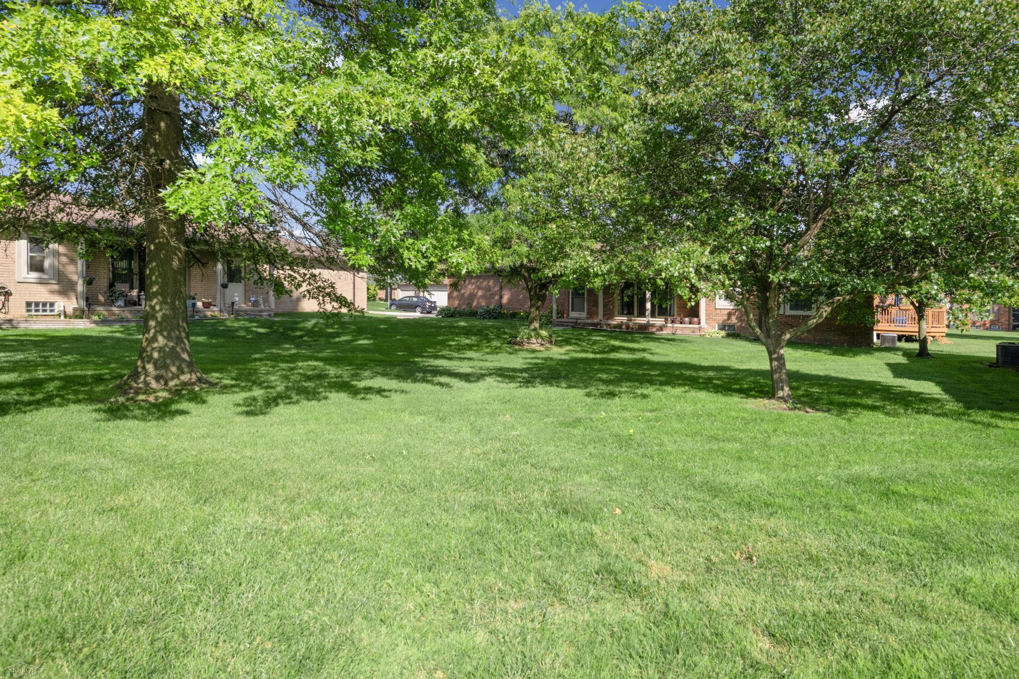 49431 Ferrisburg Court, Shelby Twp, MI 48315 — Photo 35