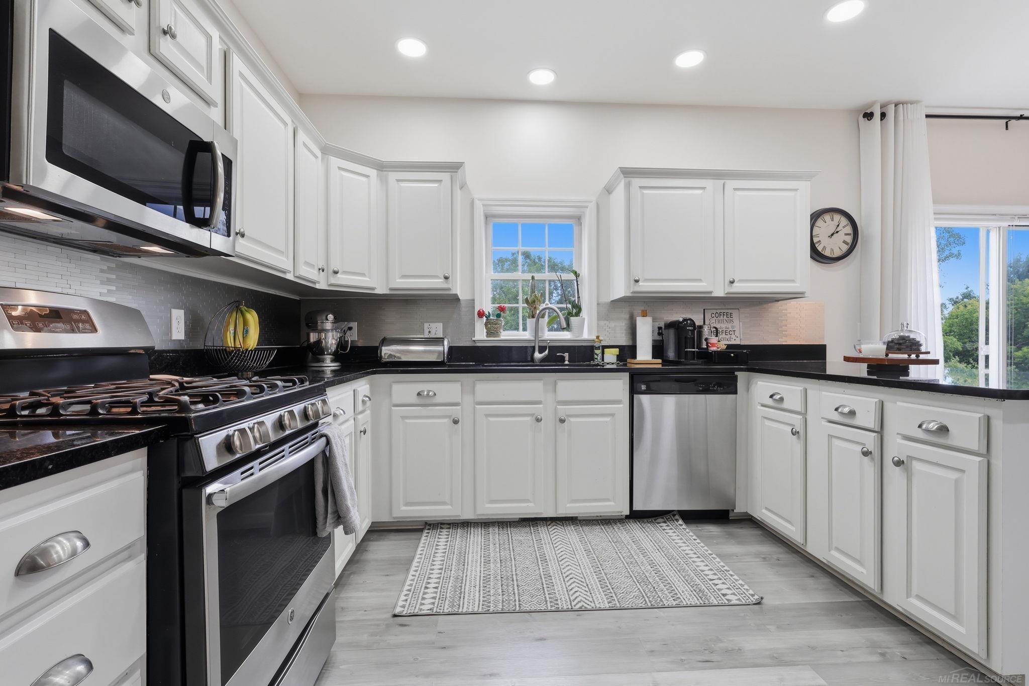 45622 Lone Pine Lane, Macomb, MI 48044 — Photo 10