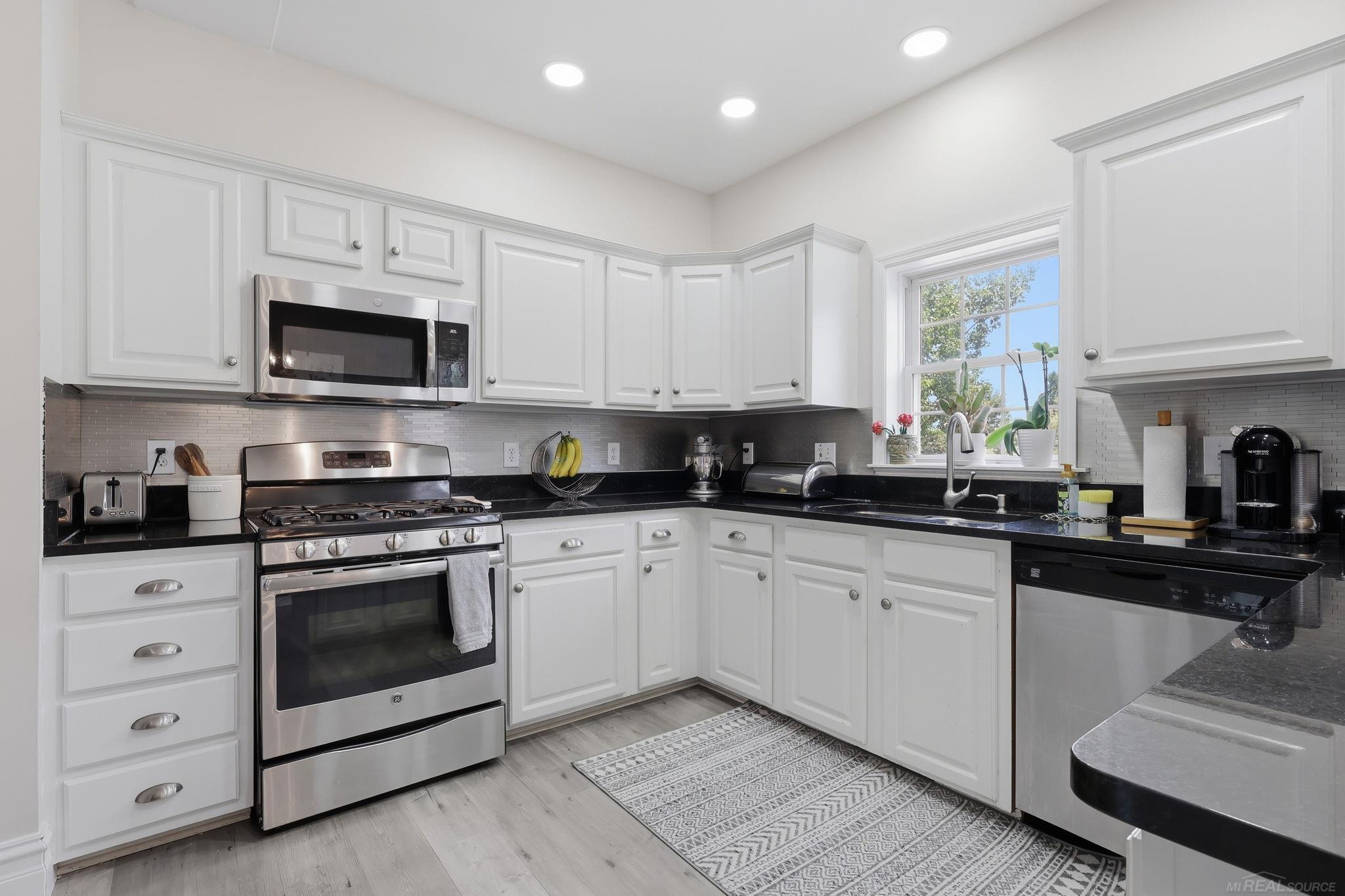 45622 Lone Pine Lane, Macomb, MI 48044 — Photo 11