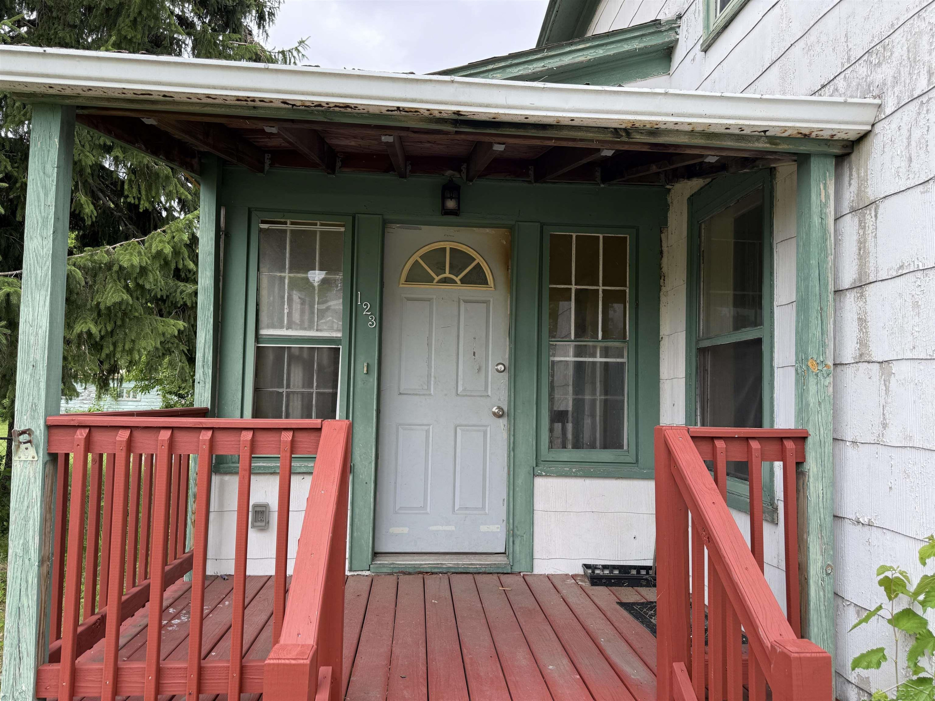 123 N Clark Street, Chesaning, MI 48616