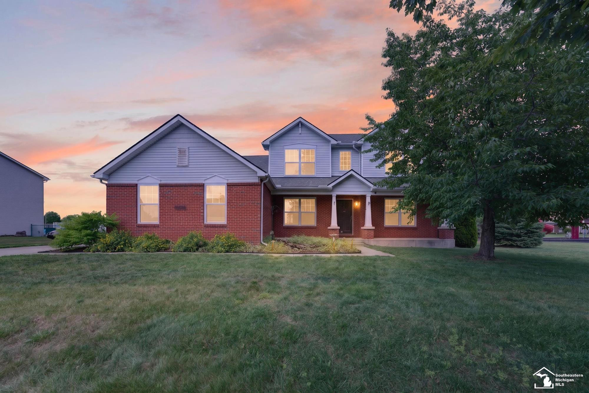 28921 Apple Blossom Drive, Flat Rock, MI 48134