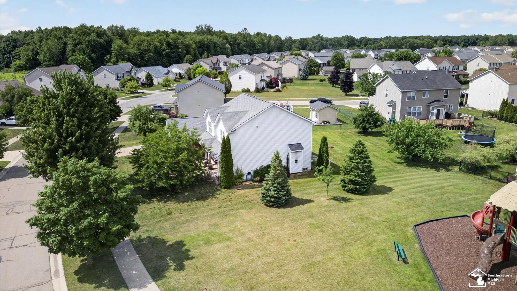 28921 Apple Blossom Drive, Flat Rock, MI 48134 — Photo 45
