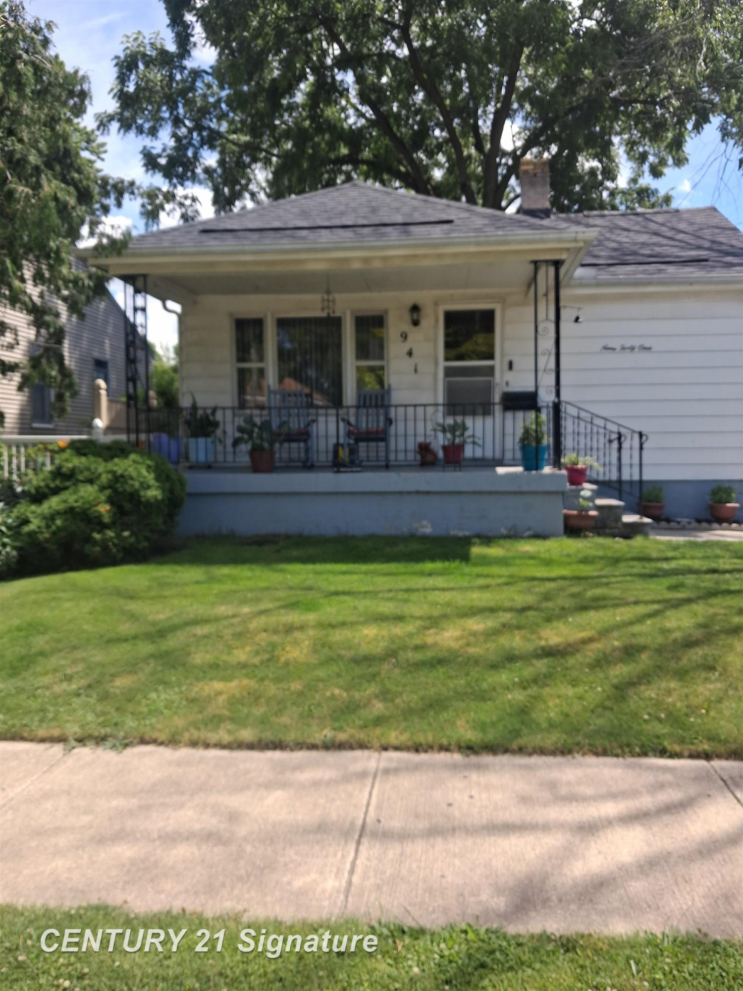 941 Bloor Avenue, Flint, MI 48504 — front exterior