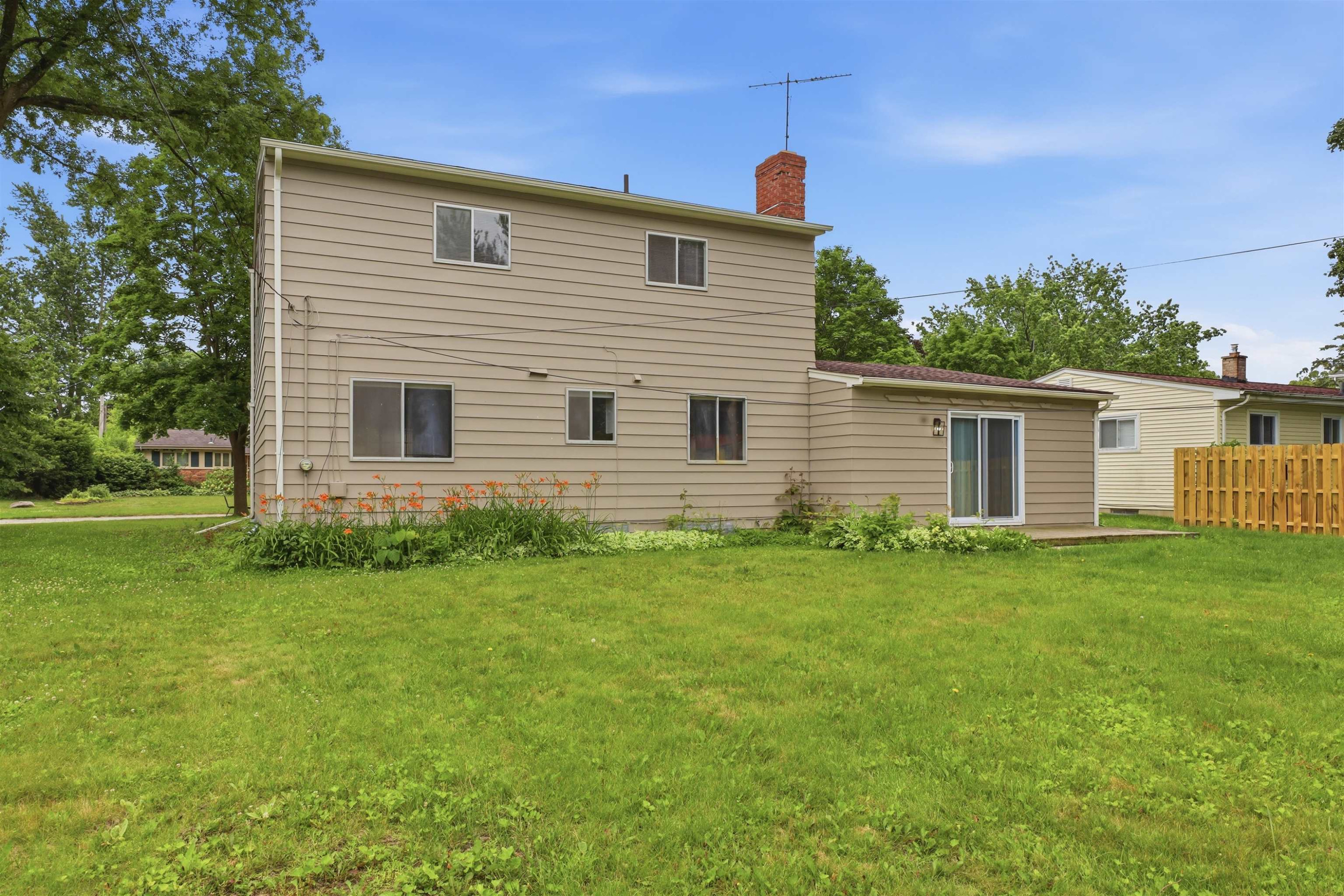 929 Springview Drive, Flushing, MI 48433 — Photo 6