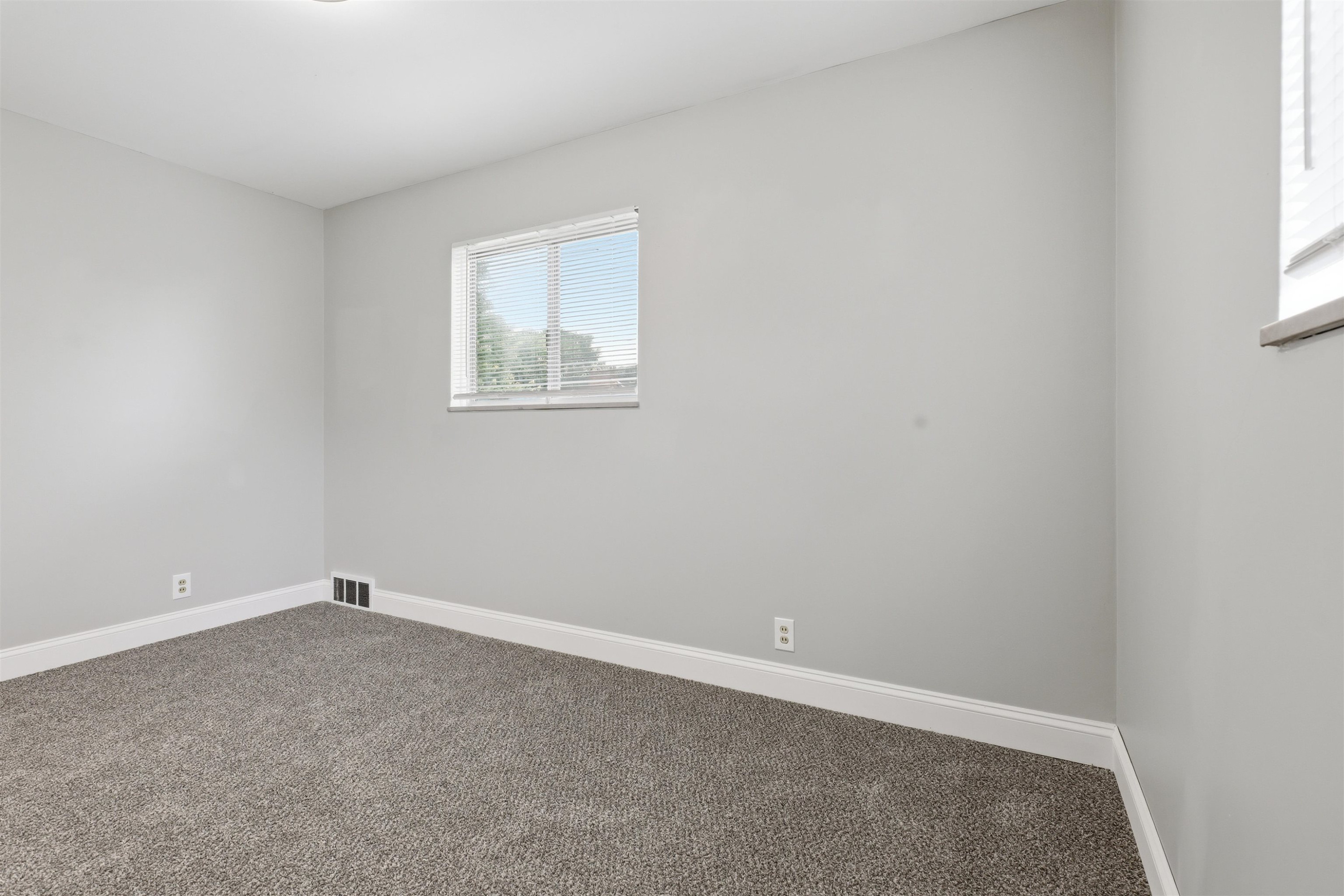 929 Springview Drive, Flushing, MI 48433 — Photo 32
