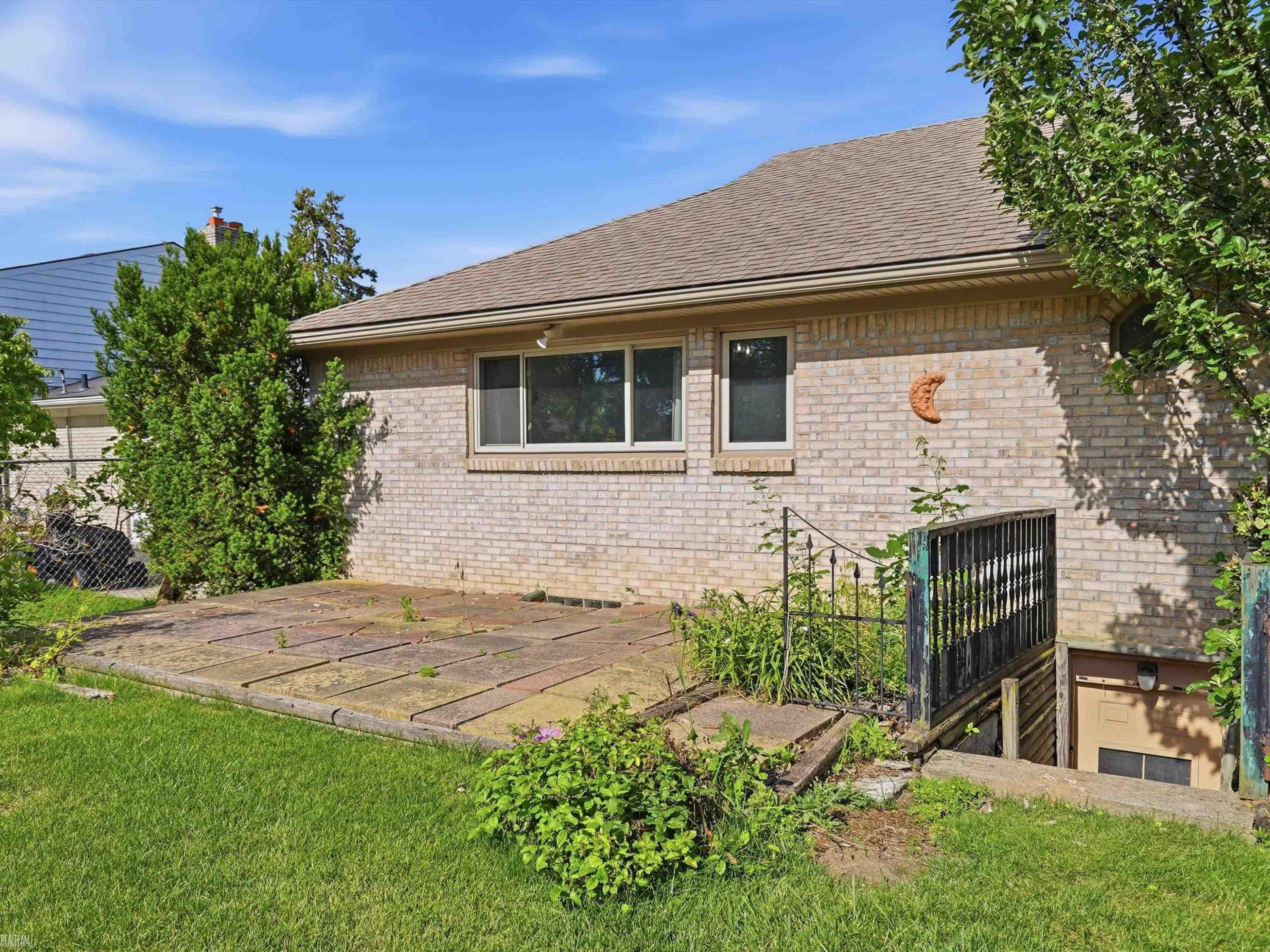 42424 Tessmer Drive, Sterling Heights, MI 48314 — Photo 46