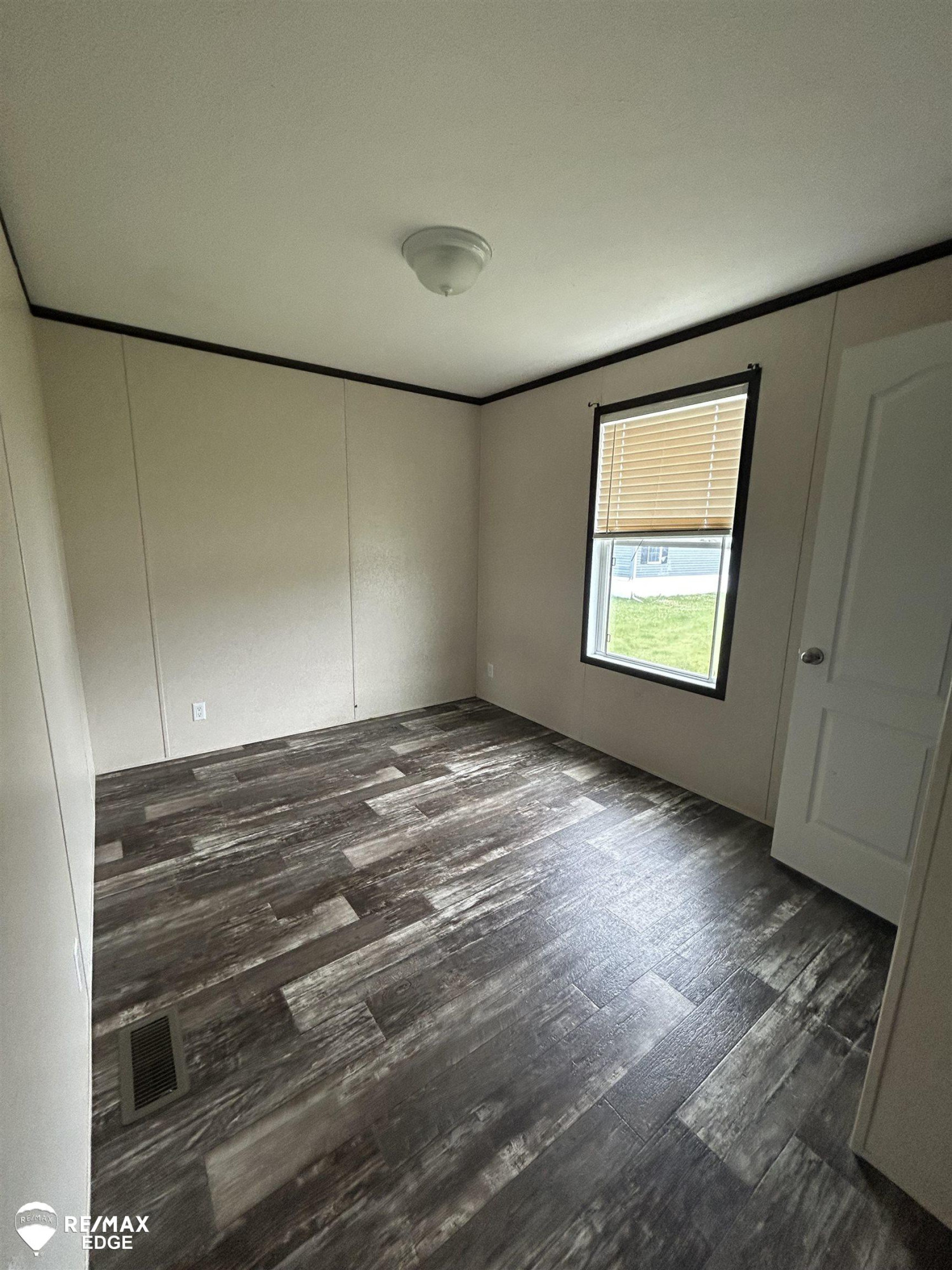 743 Morgan Drive, Flint, MI 48506 — Photo 8