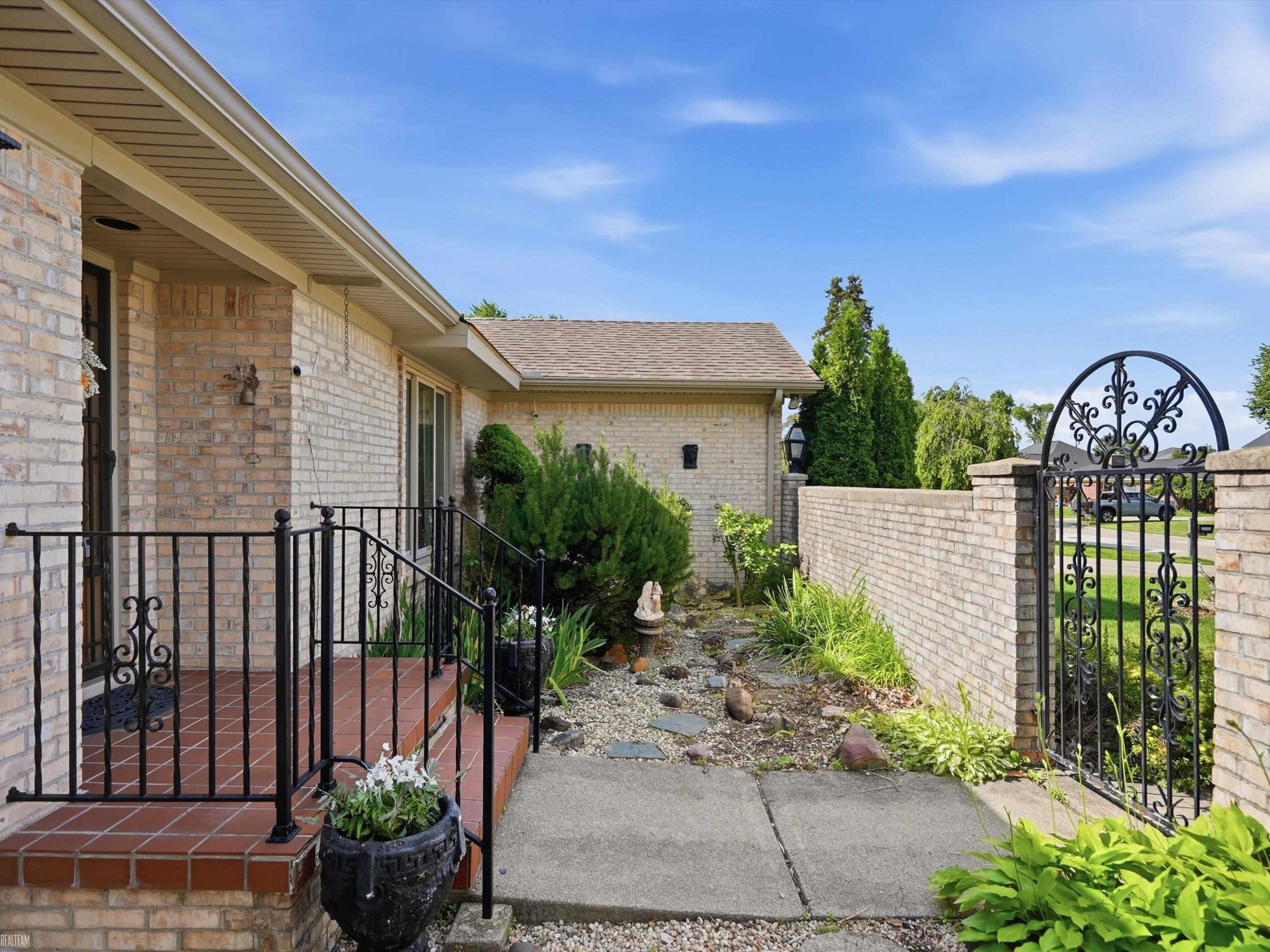 42424 Tessmer Drive, Sterling Heights, MI 48314 — Photo 54