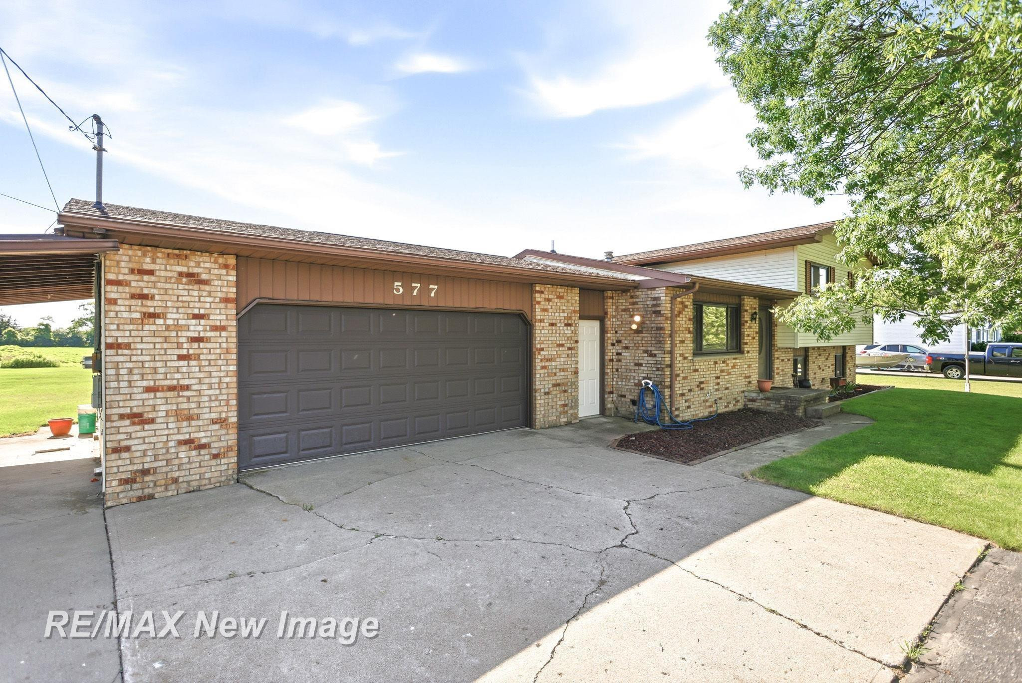 577 S Lincoln Road, Bay City, MI 48708 — front exterior