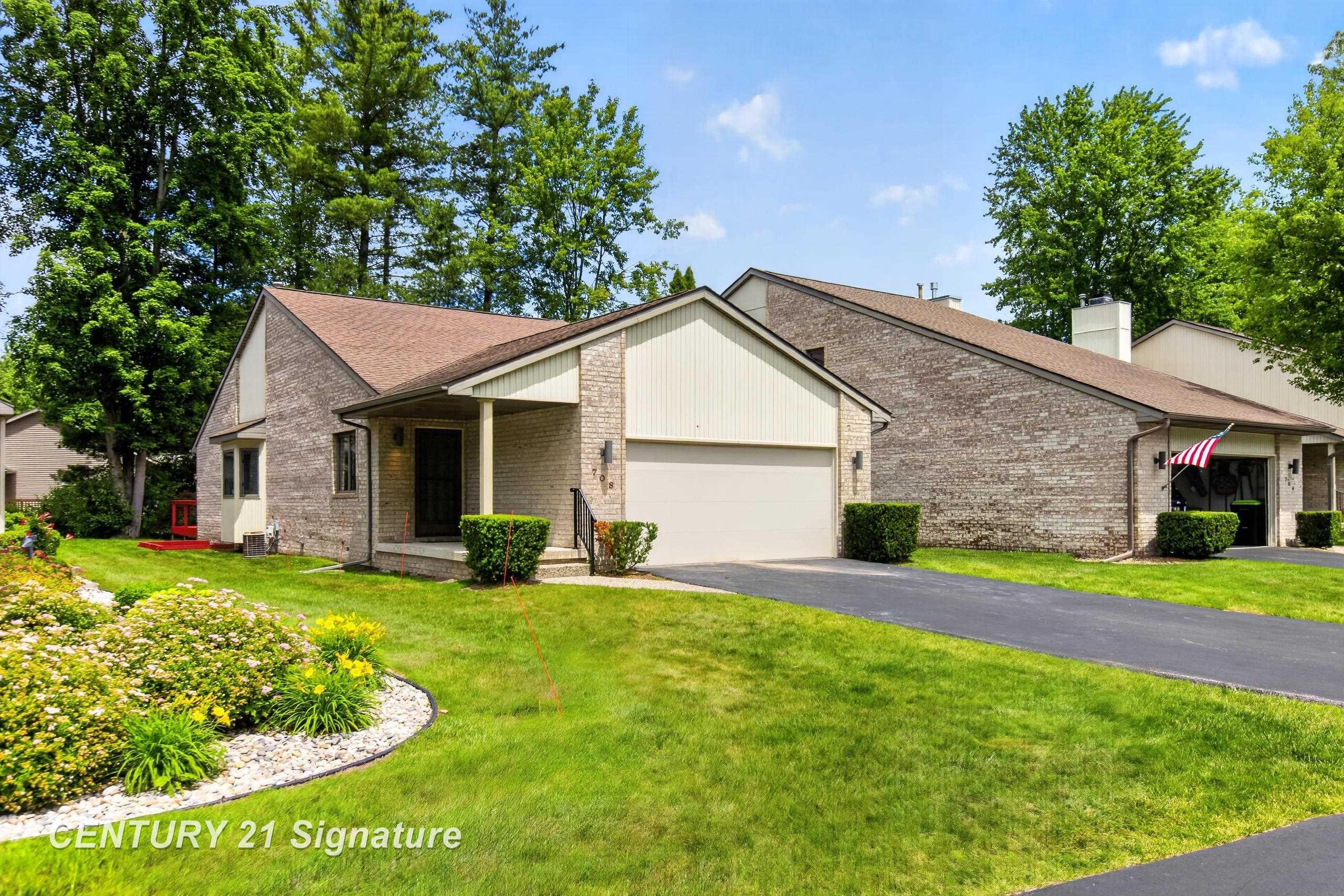 708 Shorefront Circle, Midland, MI 48640 — front exterior